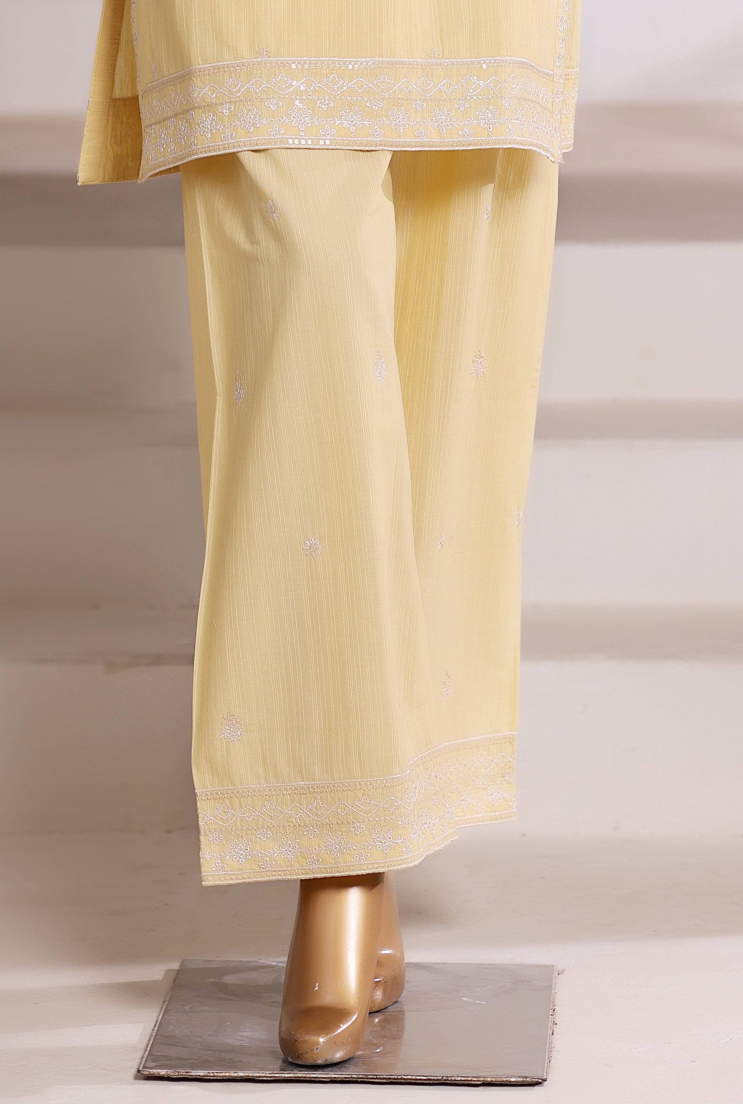 SADABAHAR Vybe Embroidered Set 2PlECE STITCHED COLLECTION 2025 D-304 Lemon