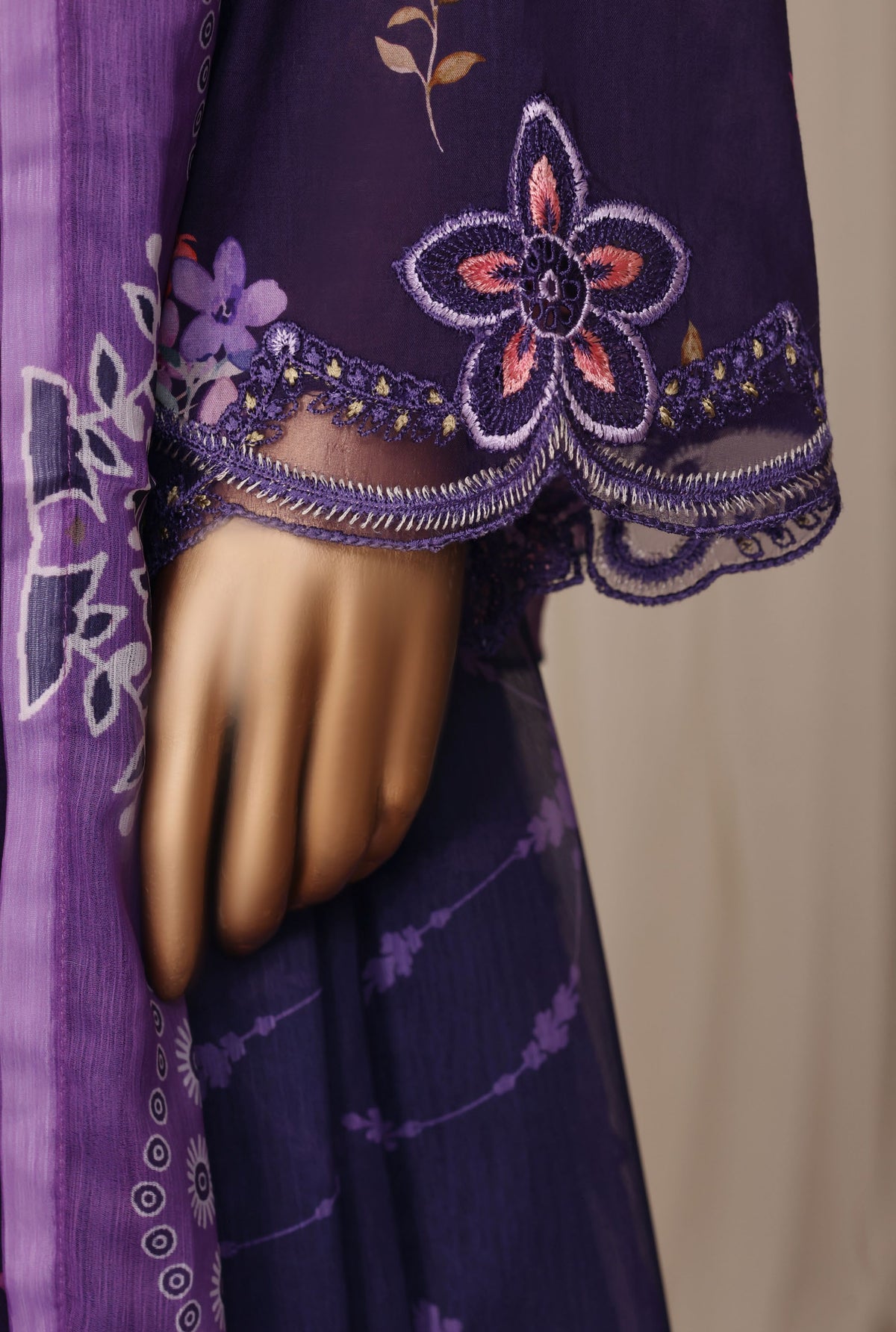 Sadabahar Raya Cut Work Embroidery Lawn 3Piece Stitched Collection D-03