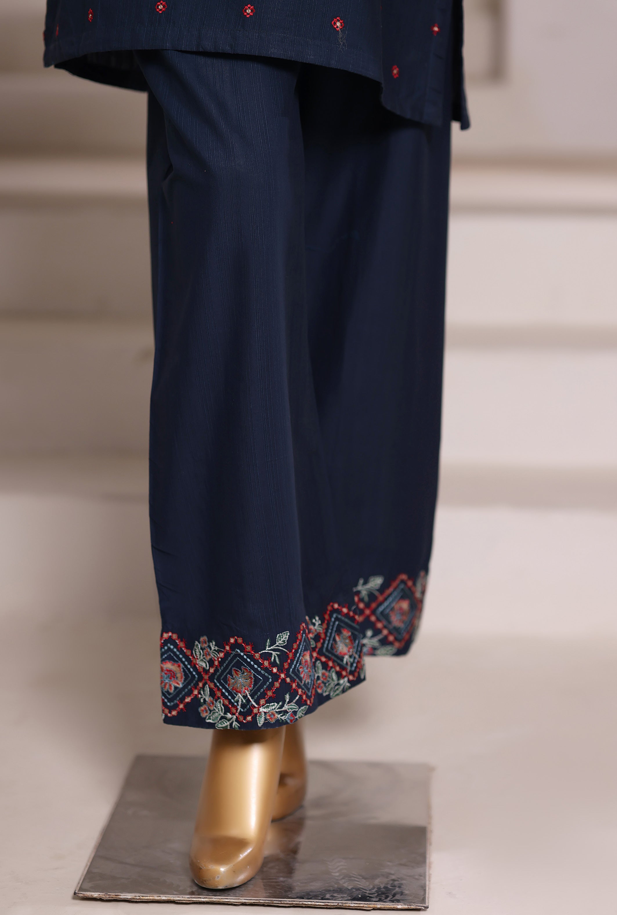 SADABAHAR Vybe Embroidered Set 2PlECE STITCHED COLLECTION 2025 D-302 Blue