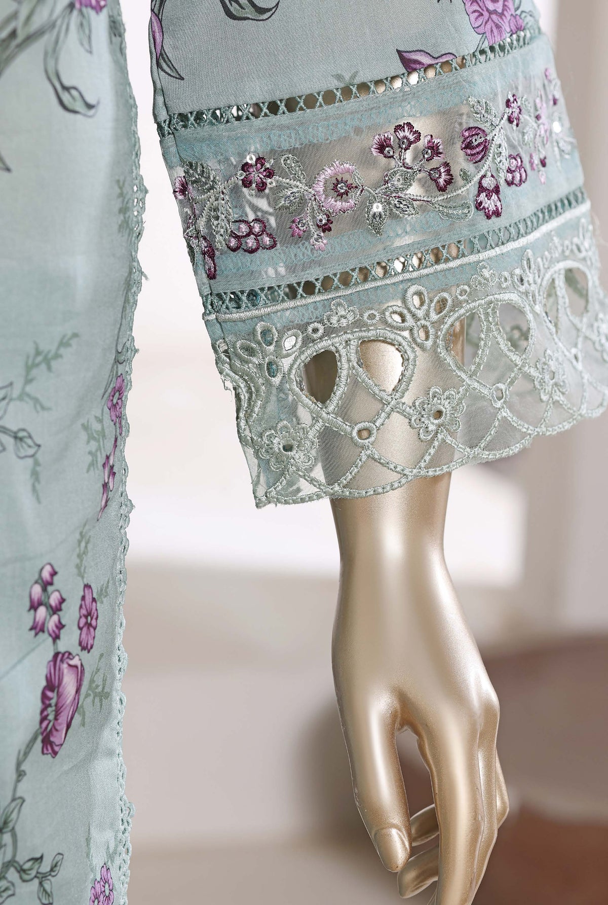 Sadabahar luxury long length Embroidery lawn 3piece stitched collection D-04