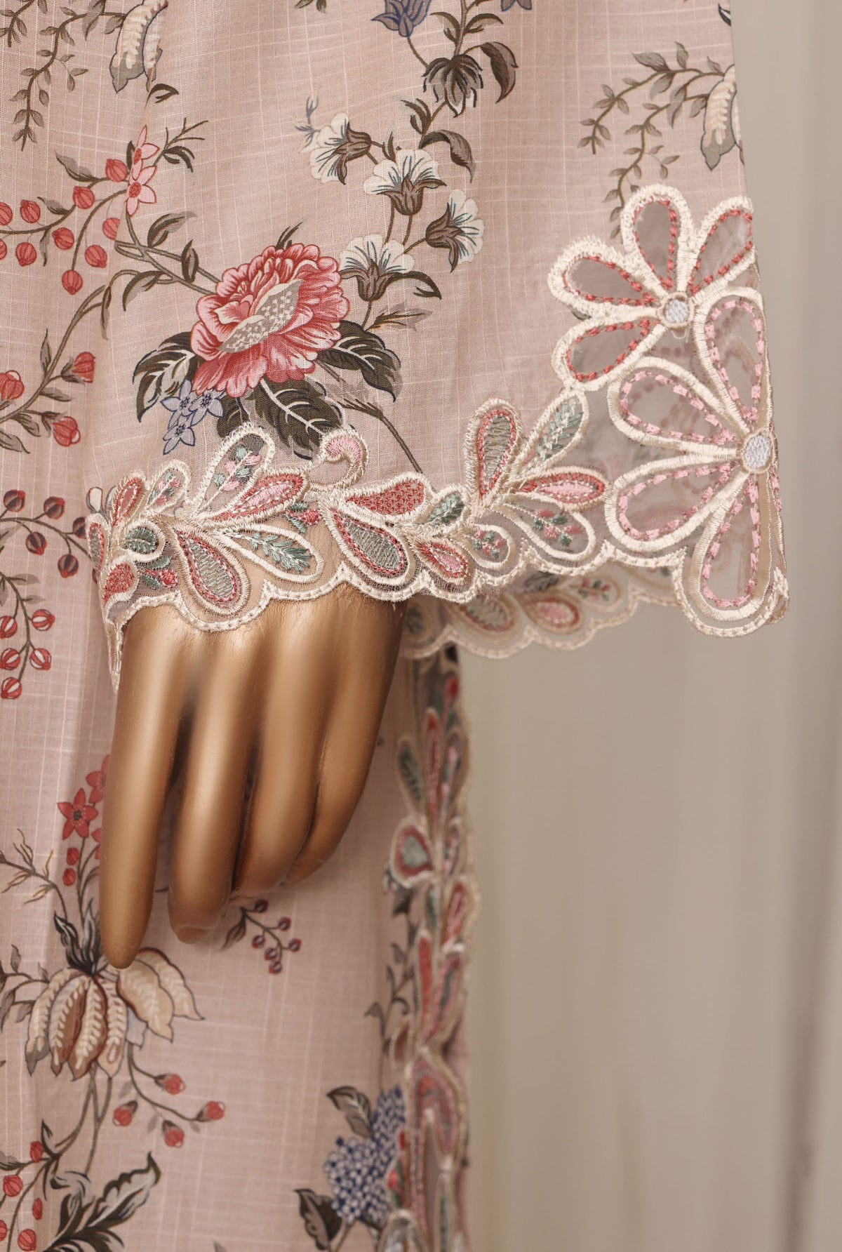 Sadabahar Raya Cut Work Embroidery Lawn 3Piece Stitched Collection D-04