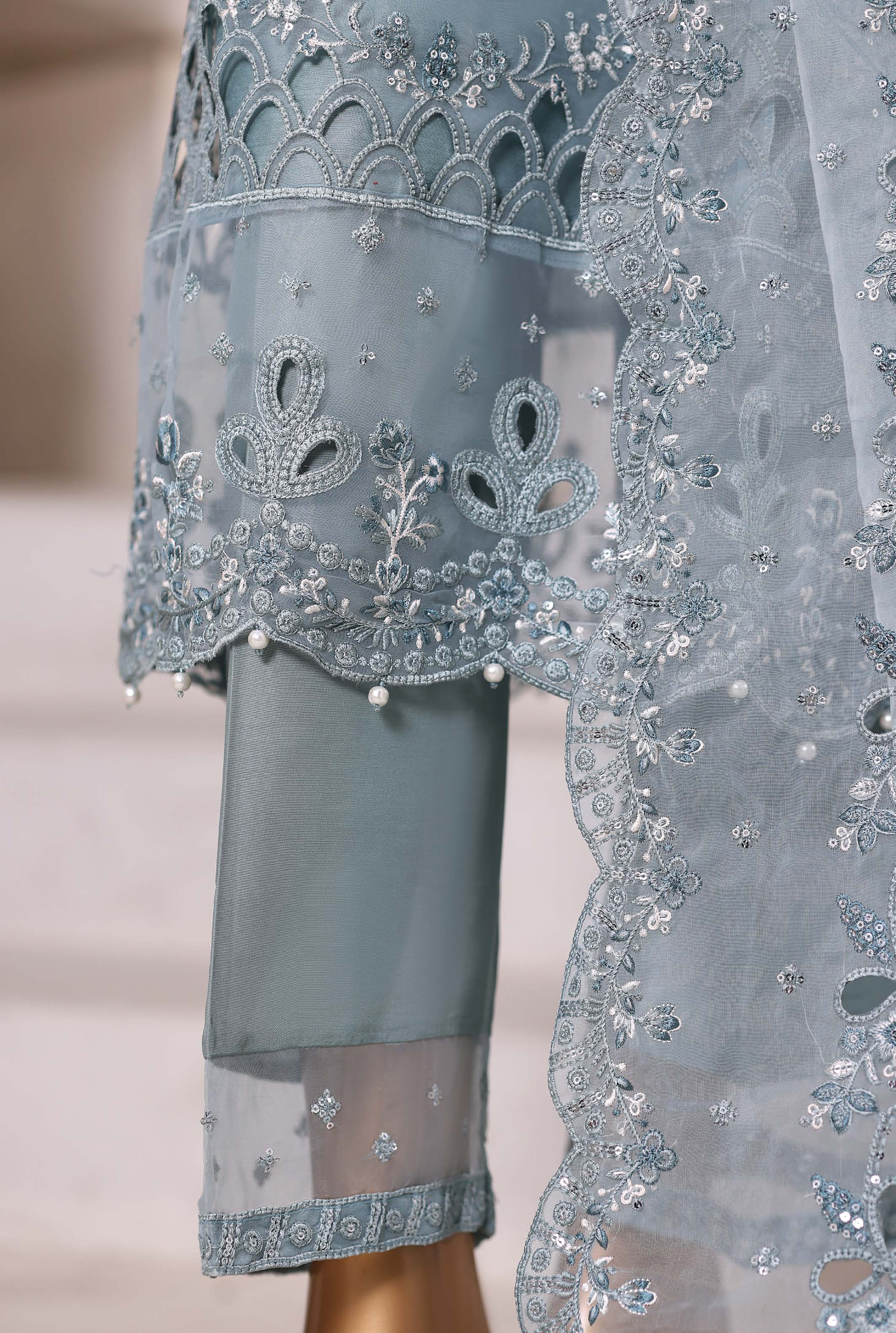 SADABAHAR LUXURY FORMAZ FESTIVE MAHPARA VOL-18 ORGANZA "EMBROIDERED 3 PIECE STITCHED COLLECTION 2025 D-04