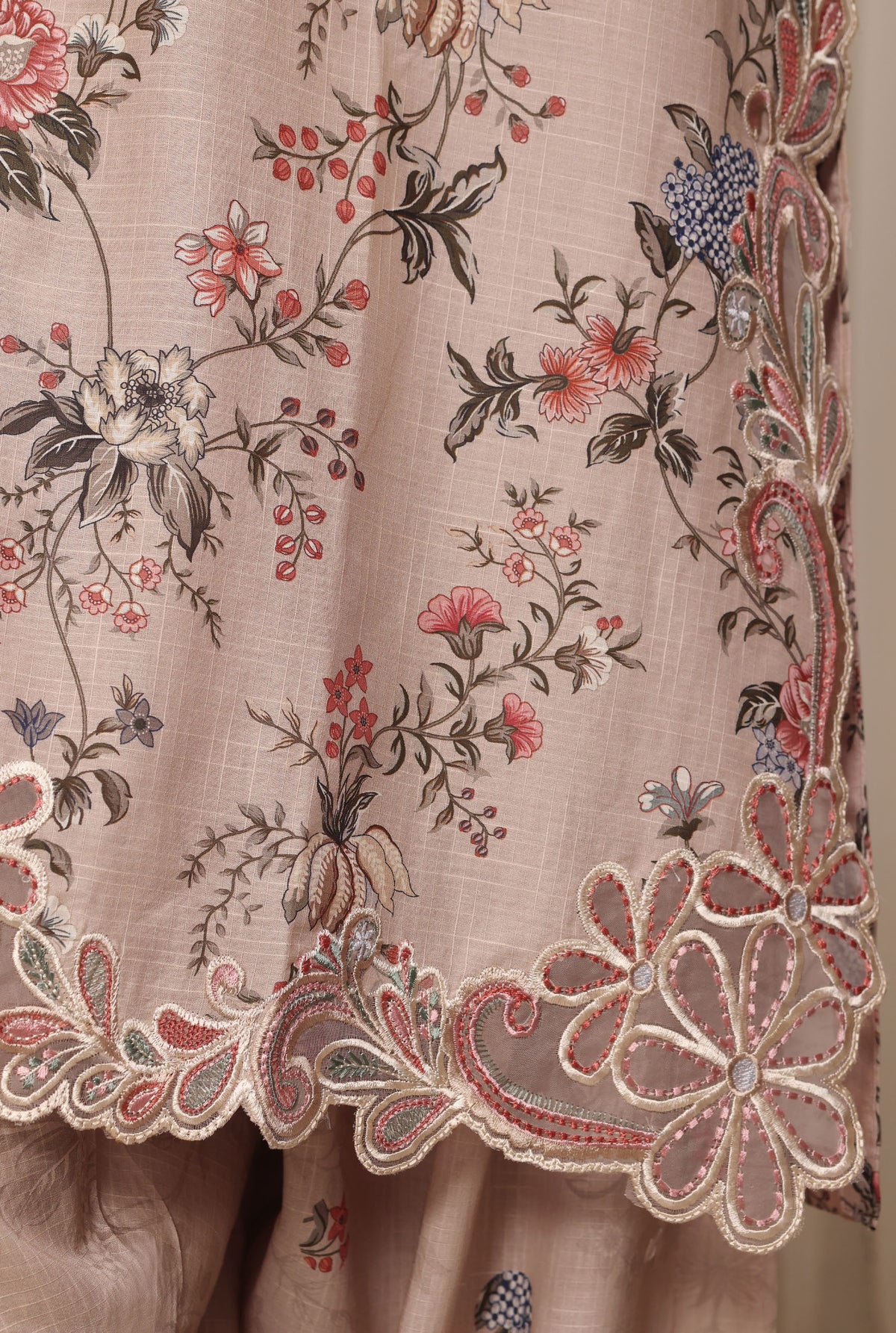 Sadabahar Raya Cut Work Embroidery Lawn 3Piece Stitched Collection D-04