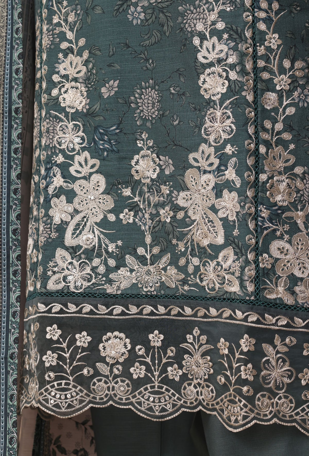 Sadabahar Luxury Khaddar Printed 3piece  stitched Vol-05 Collection 2026 D-04