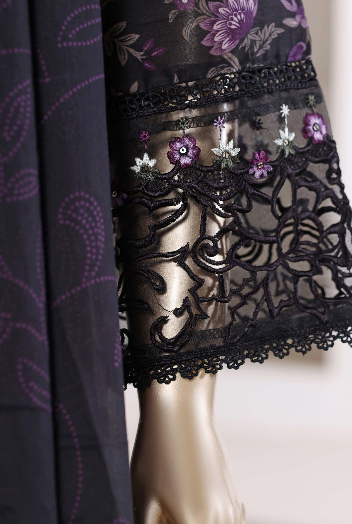 Sadabahar luxury long length Embroidery lawn 3piece stitched collection D-05