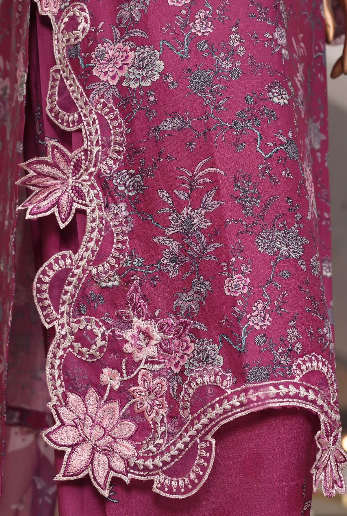 Sadabahar Raya Cut Work Embroidery Lawn 3Piece Stitched Collection D-05