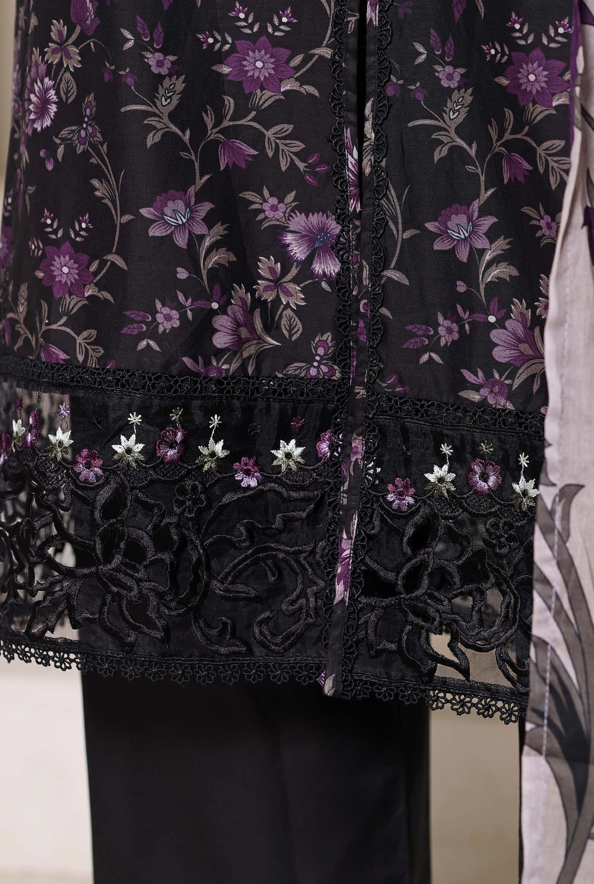 Sadabahar luxury long length Embroidery lawn 3piece stitched collection D-05