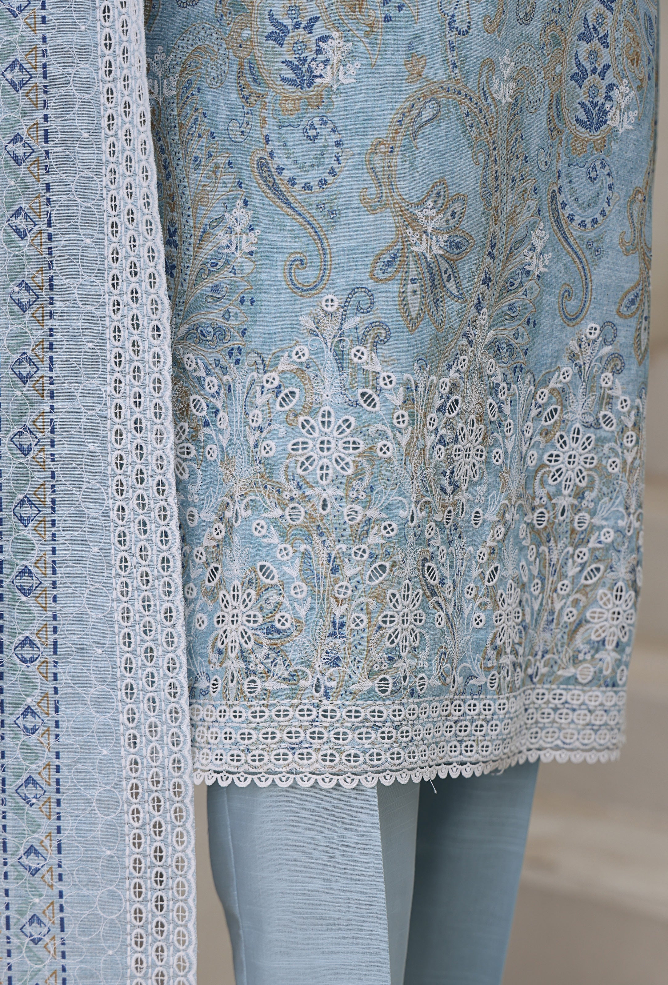 HZ Textile UNSTITCH Khadder Embroidered Chikankari With Émbroidered Khadder Dupatta 3Piece Unstitched Collection _2025 D-07
