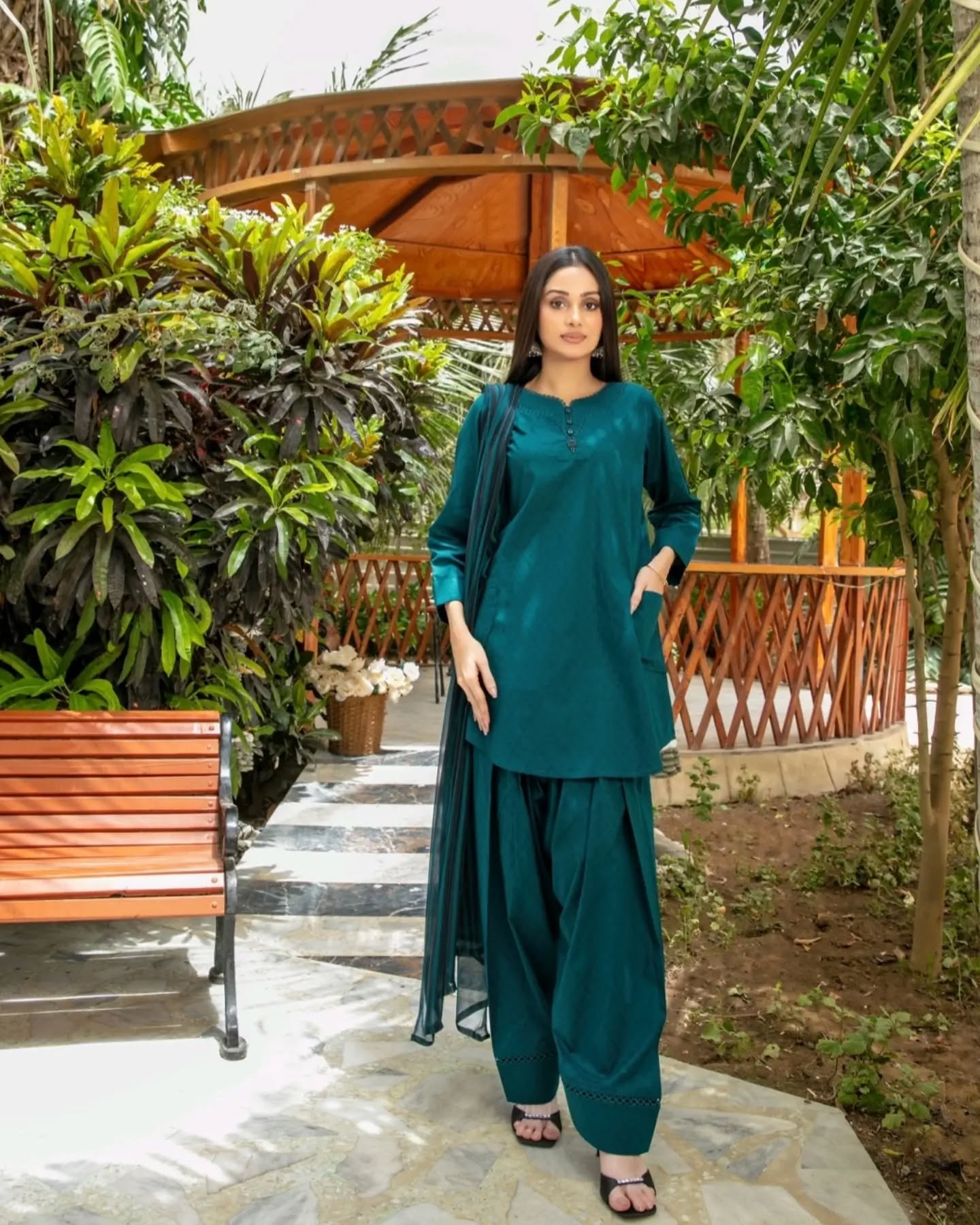 lookbook image shop_this_look_F8Ke3V