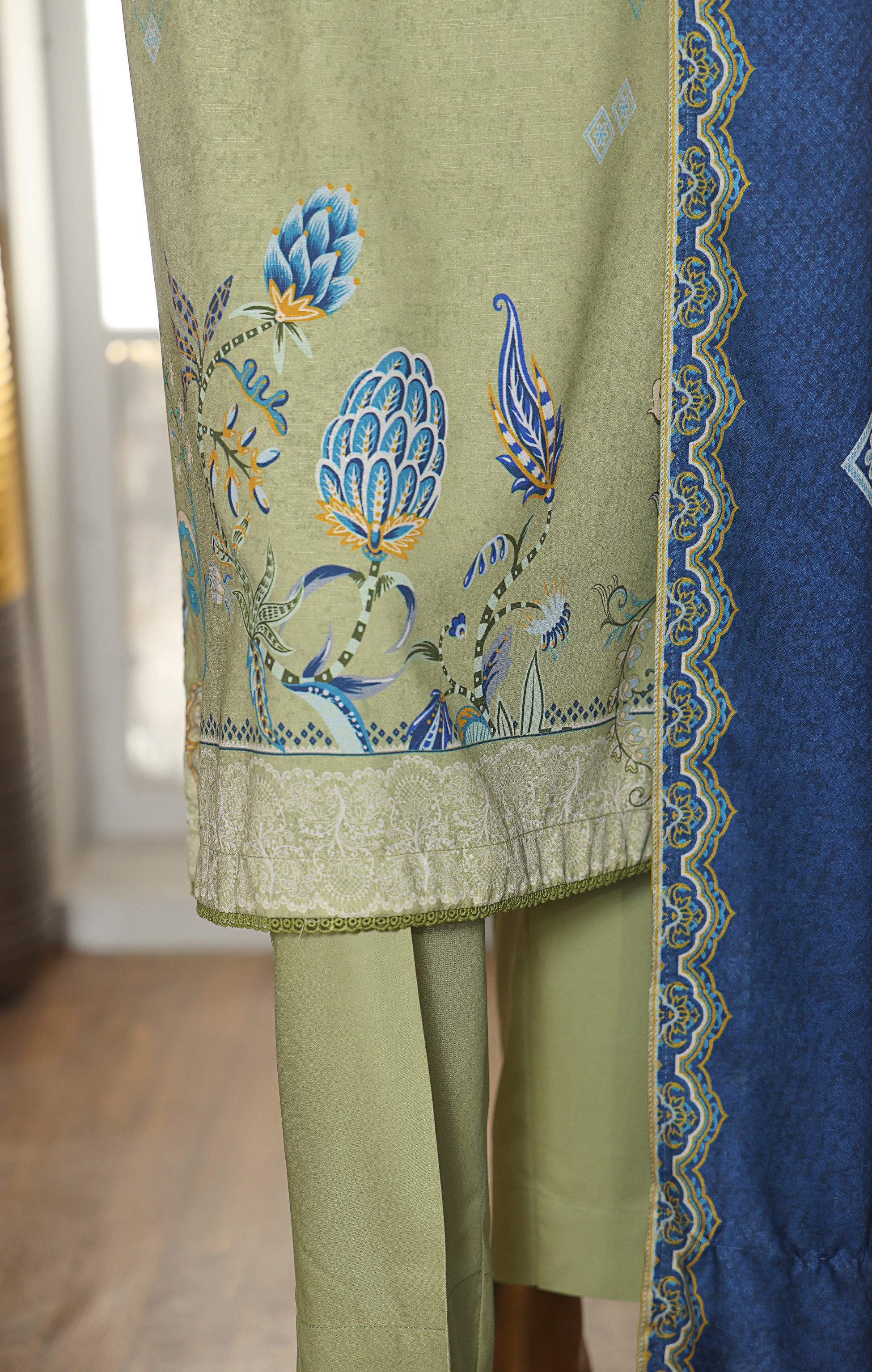 HZ LINEN SLUB WITH DOBBY SHAWL DUPATTA 3PIECE UNSTITCHED COLLECTION 2025 D-07