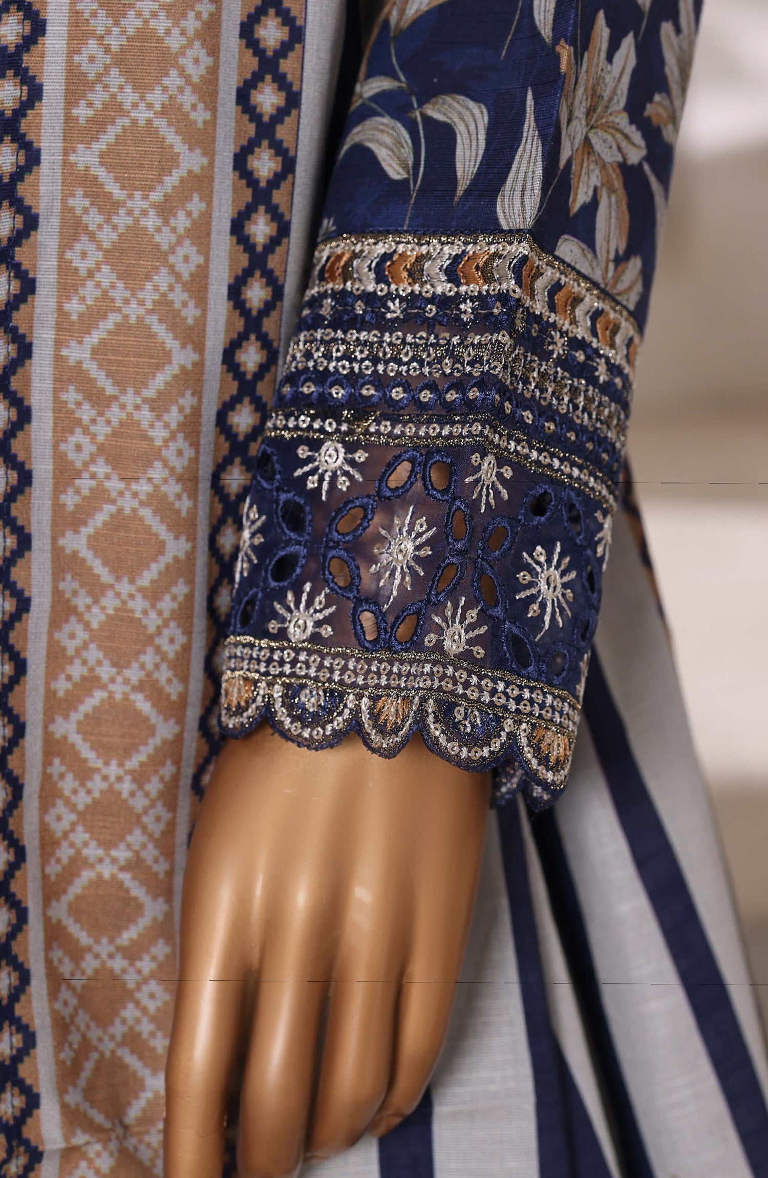 SADABAHAR Luxury Malika Khaddar Collection VOL 1 2025 D-04