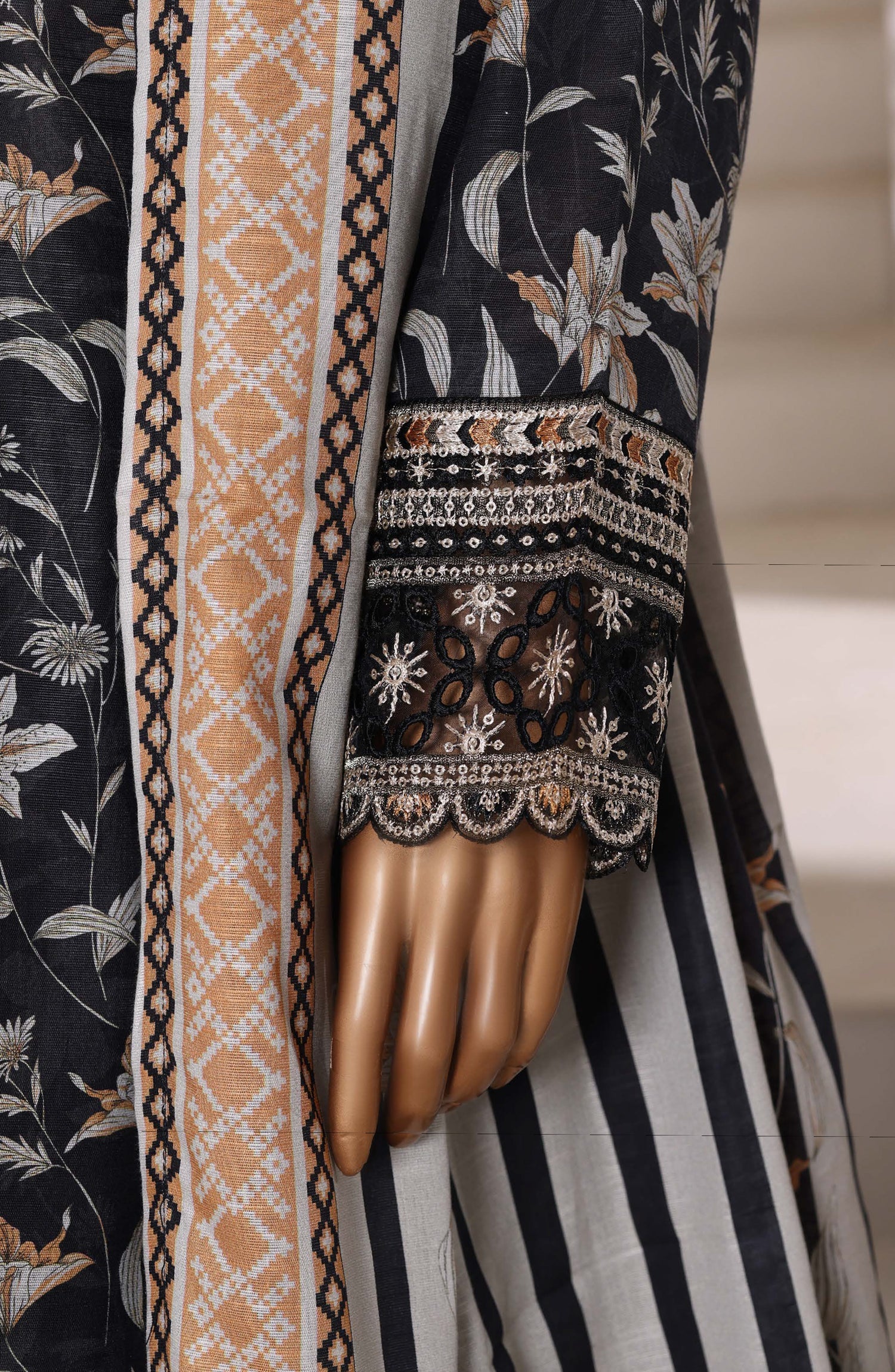 SADABAHAR Luxury Malika Khaddar Collection VOL 1 2025 D-01