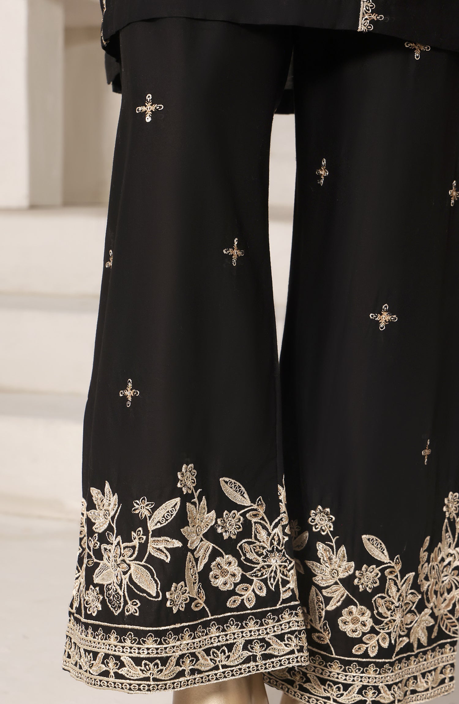 SADABAHAR Vybe Embroidered set 2PlECE STITCHED COLLECTION 2025 D-02