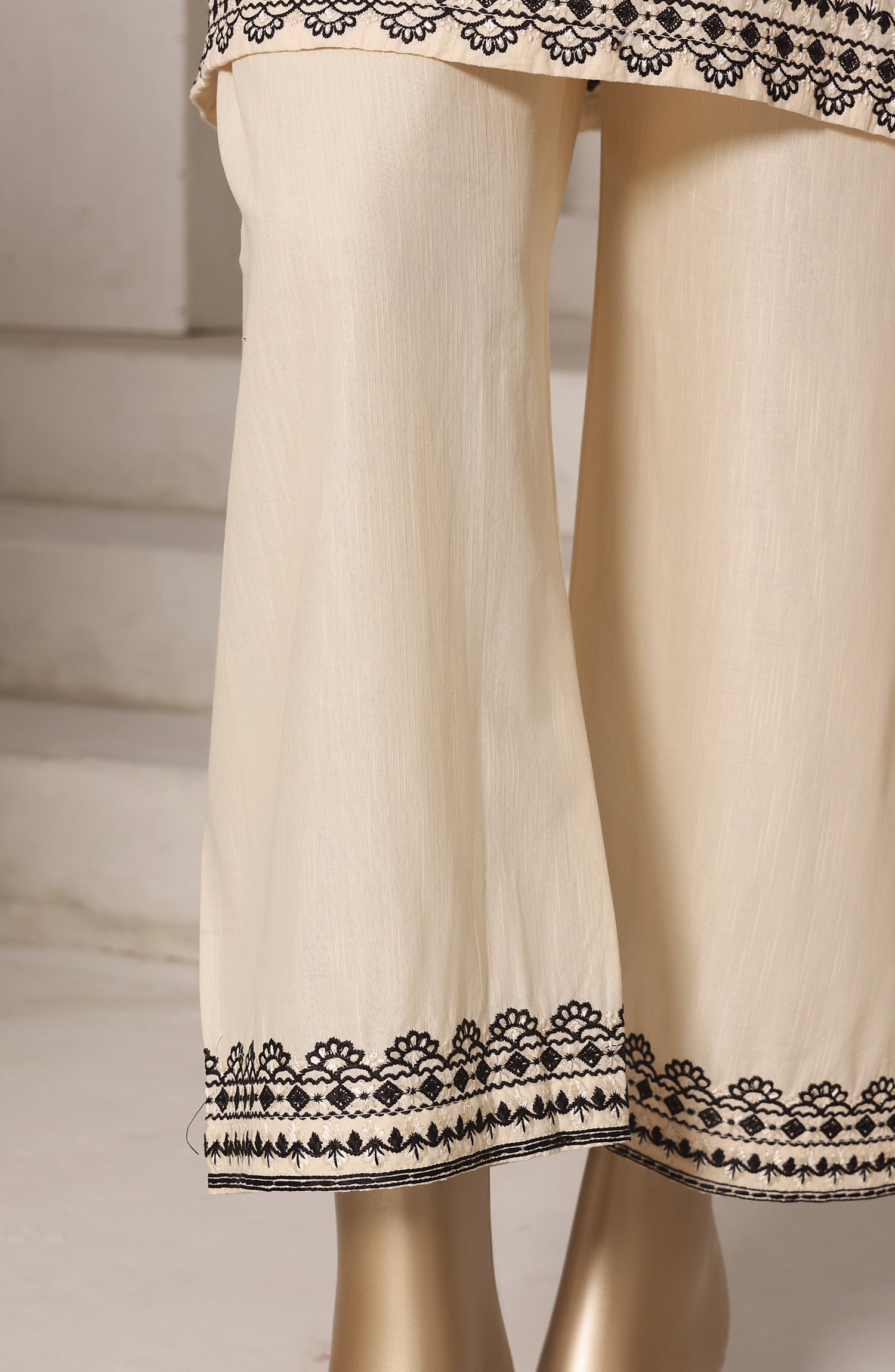 SADABAHAR Vybe Embroidered set 2PlECE STITCHED COLLECTION 2025 D-03