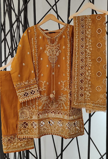 SADABAHAR LUXURY FORMAL FESTIVE °MAHPARA° ORGANZA EMBROIDERED 3PIECE STITCHED COLLECTION 2025. D-01