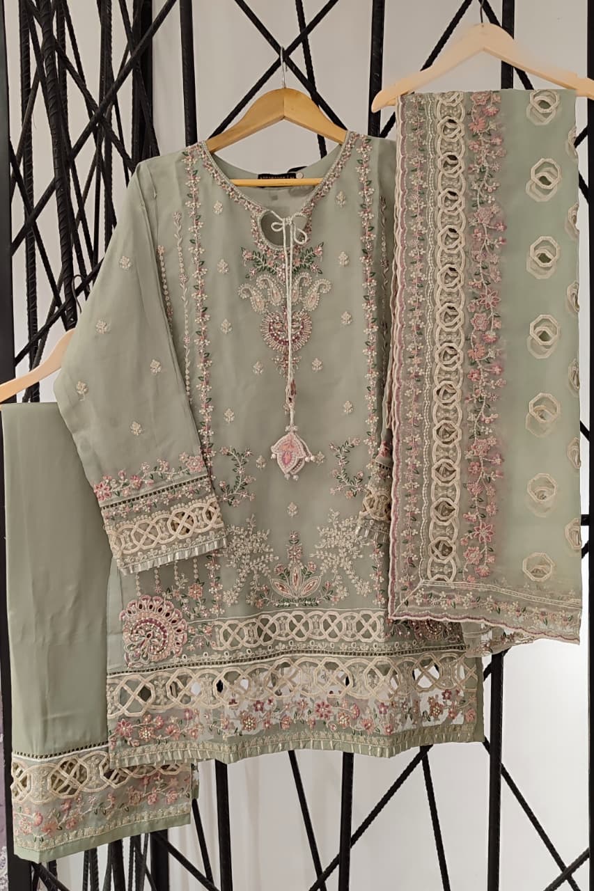 SADABAHAR LUXURY FORMAL FESTIVE °MAHPARA° ORGANZA EMBROIDERED 3PIECE STITCHED COLLECTION 2025. D-05