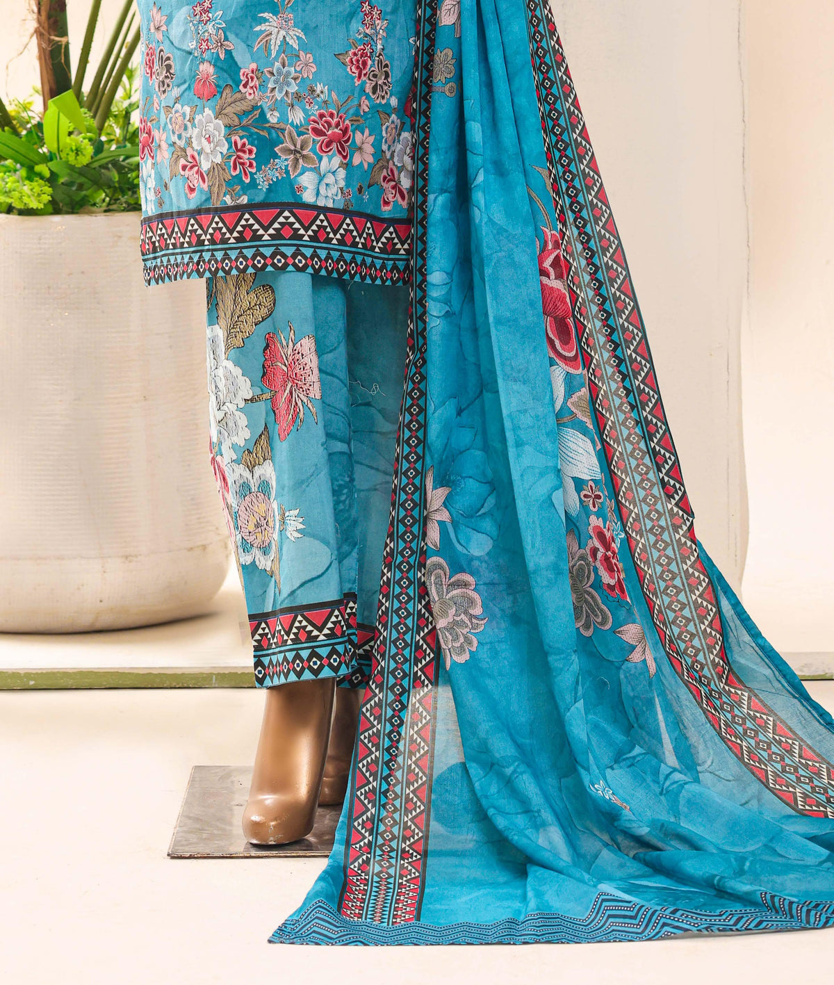 Aashkaar by HZ Textile Embroidered Lawn Stitched 3 Piece Suit - D-05