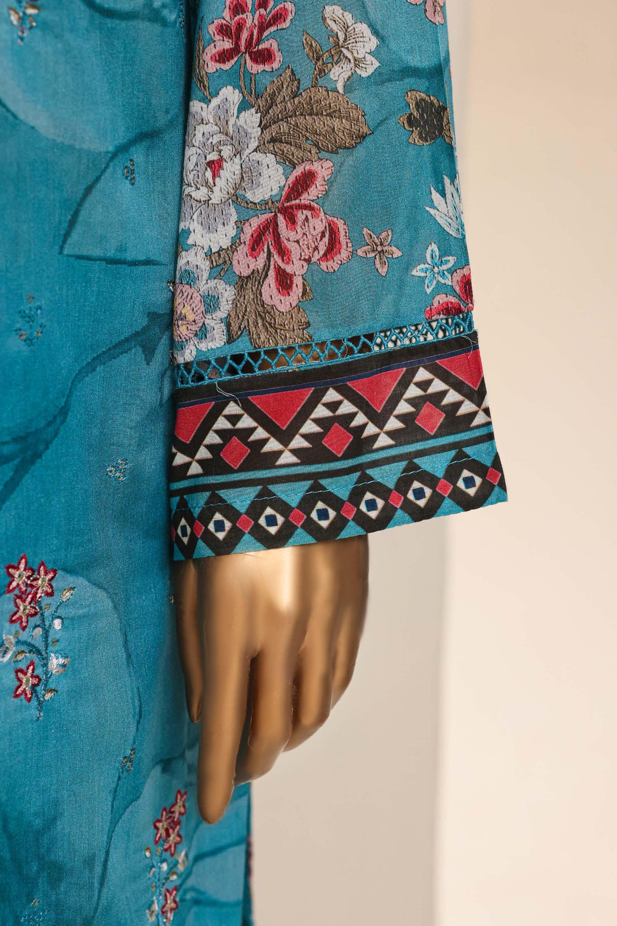 Aashkaar by HZ Textile Embroidered Lawn Stitched 3 Piece Suit - D-05