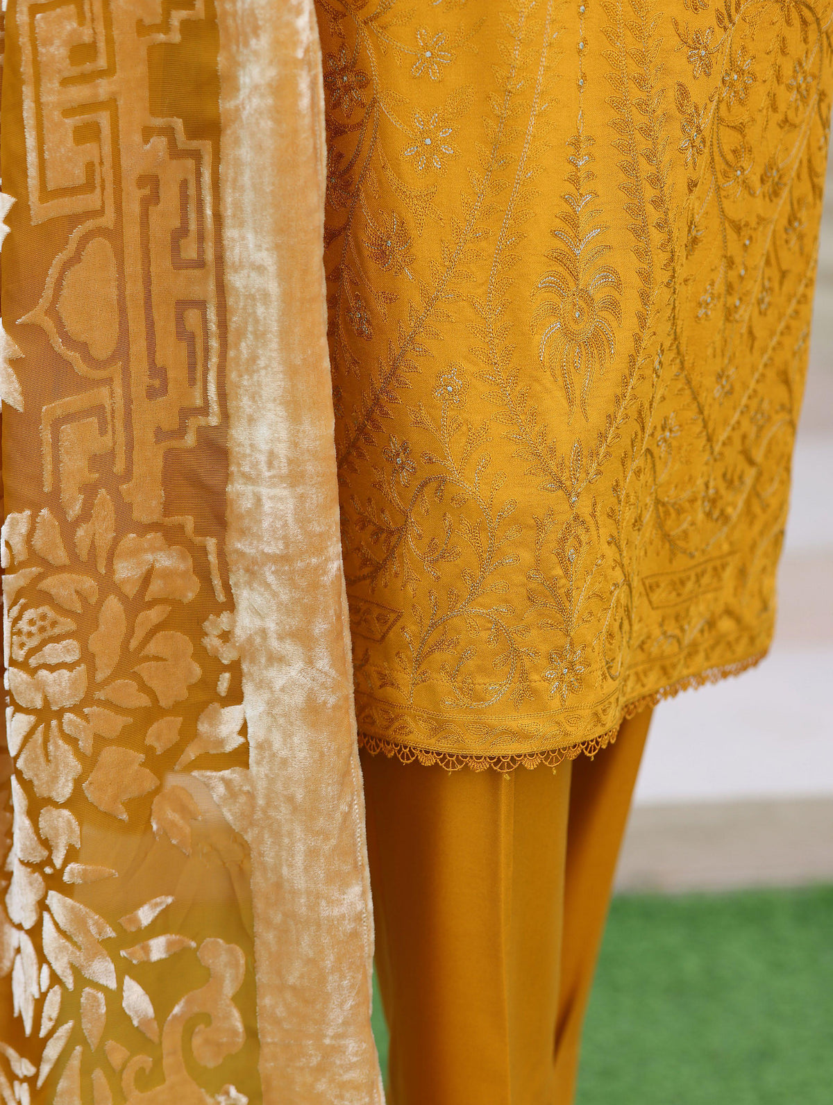HZ Unstitech Velvet Royal Needlework Luxe 3piece Suite Collection D-05