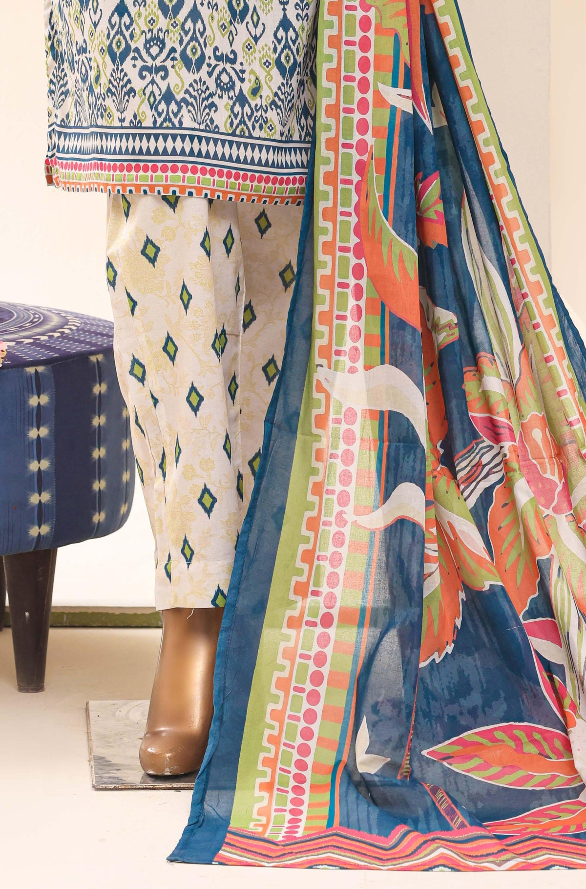 Aashkaar by HZ Textile Embroidered Lawn Stitched 3 Piece Suit - D-09