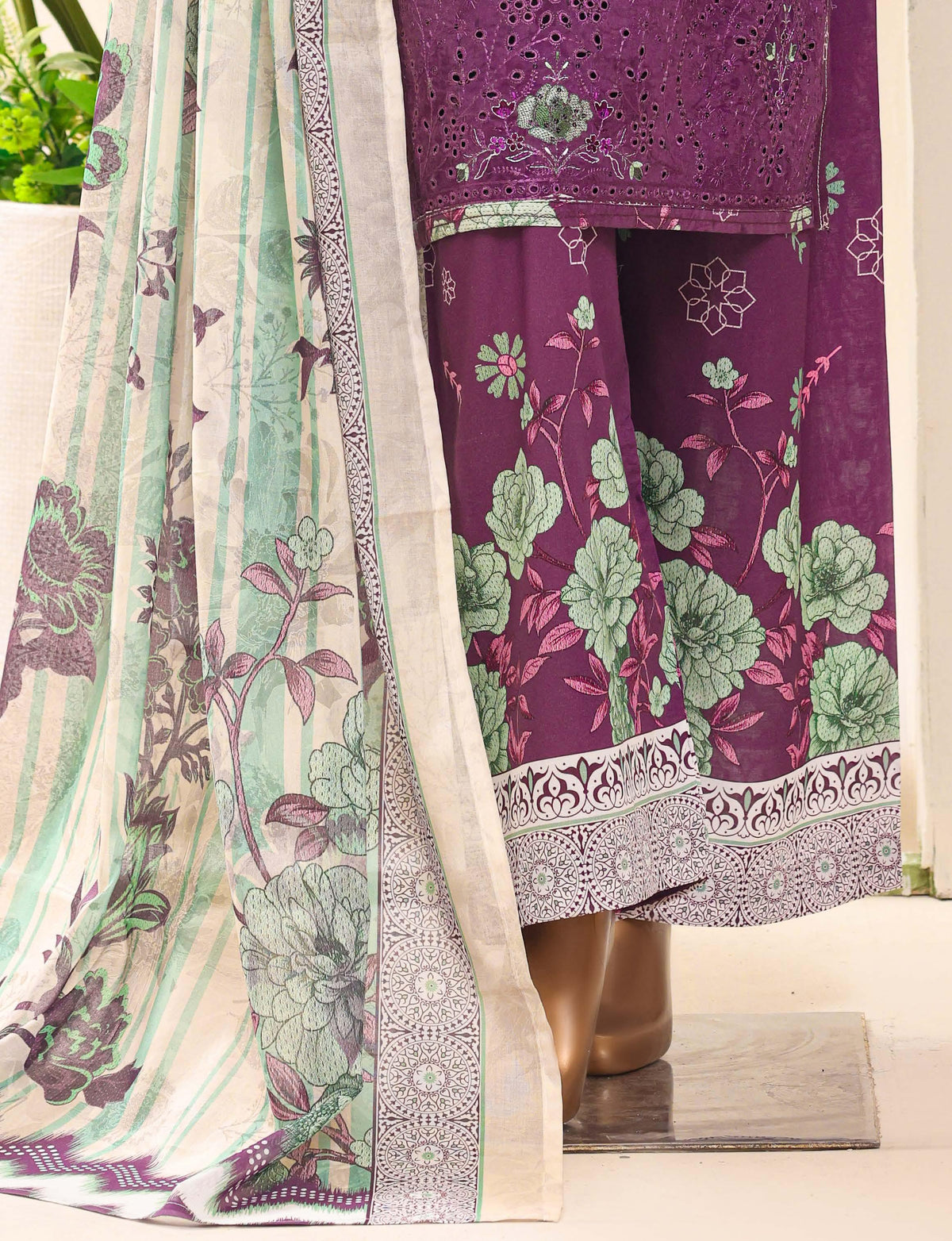 Aashkaar by HZ Textile Embroidered Lawn Stitched 3 Piece Suit - D-01