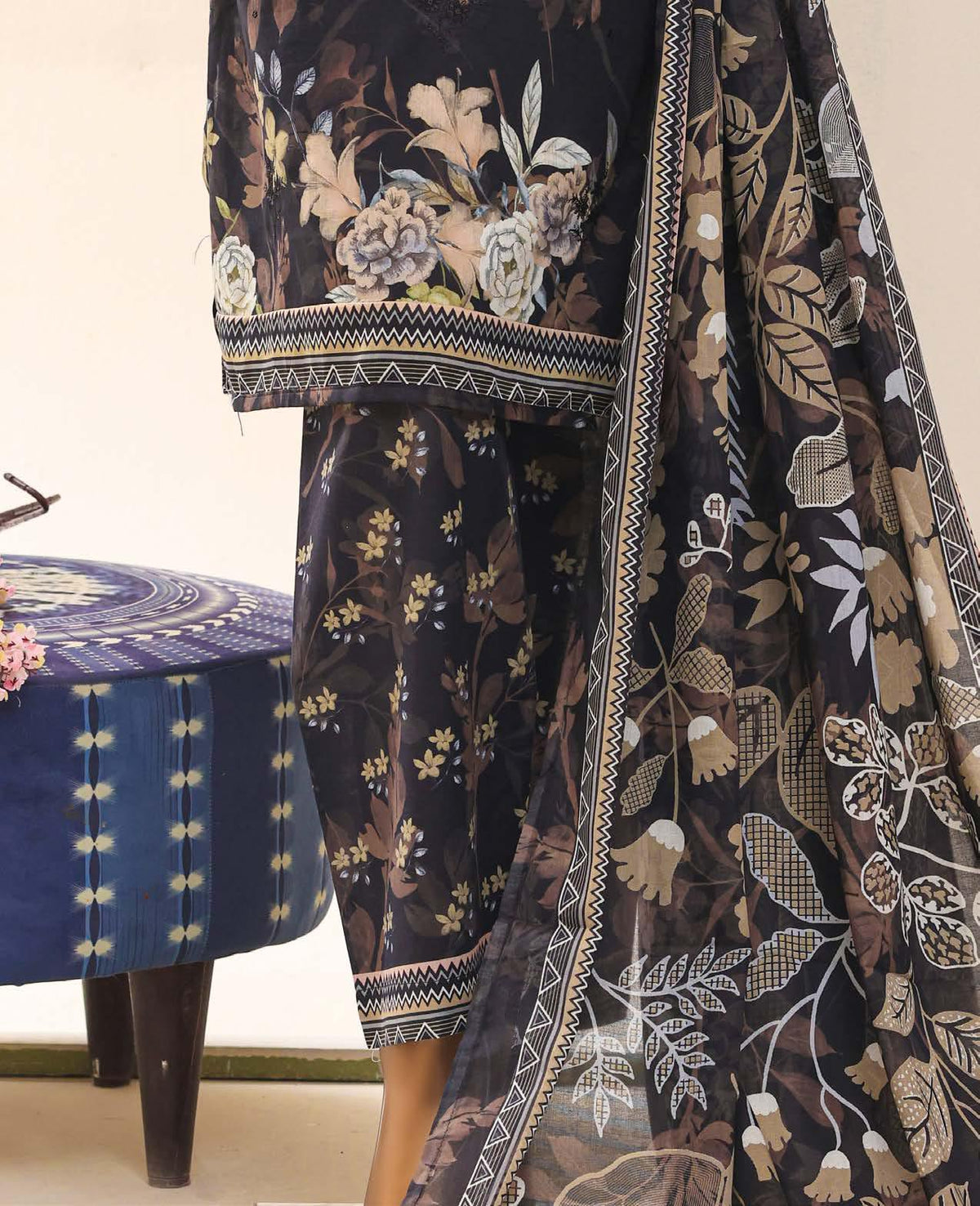 Aashkaar by HZ Textile Embroidered Lawn Stitched 3 Piece Suit - D-03