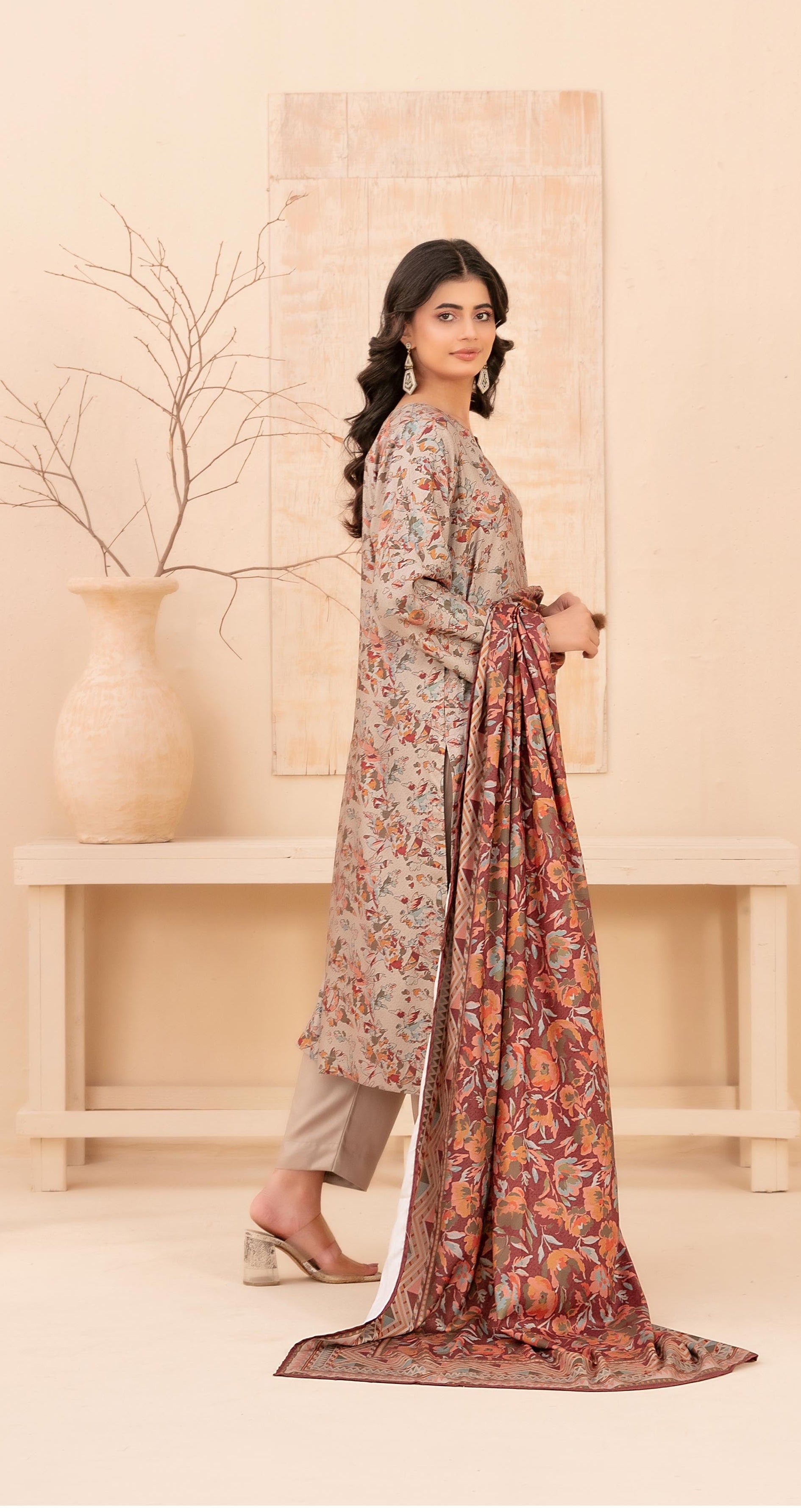Shahid Tawakkal BASEERA — Unstitched 3Piece Collection Staple Digital Printed with Twill fabric Collection 2025 D-04