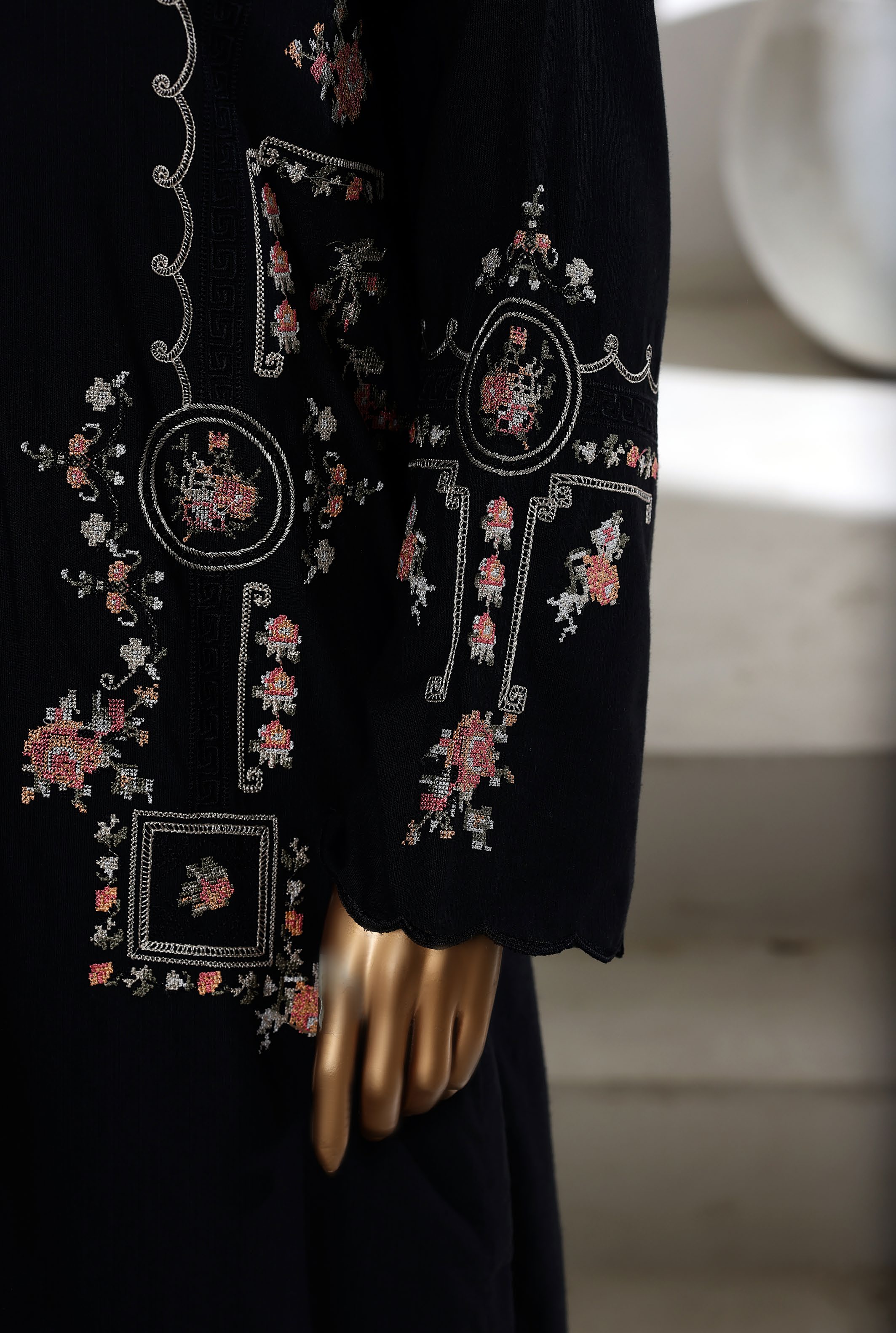 SADABAHAR Vybe Khaddar Embroidered Set 2PlECE STITCHED Vol-04 COLLECTION 2025 D-307 Black