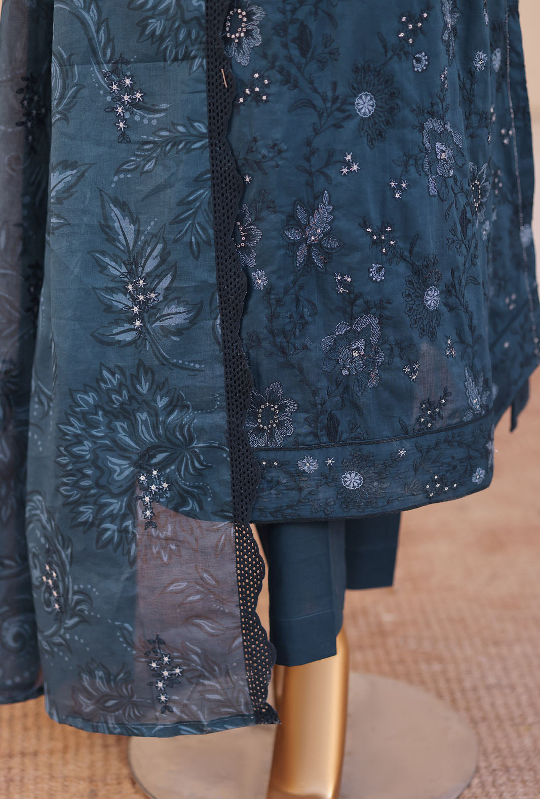 Meeras by HZ Textiles Embroidered Lawn Suit Unstitched 3 Piece Collection 2026 D#-04