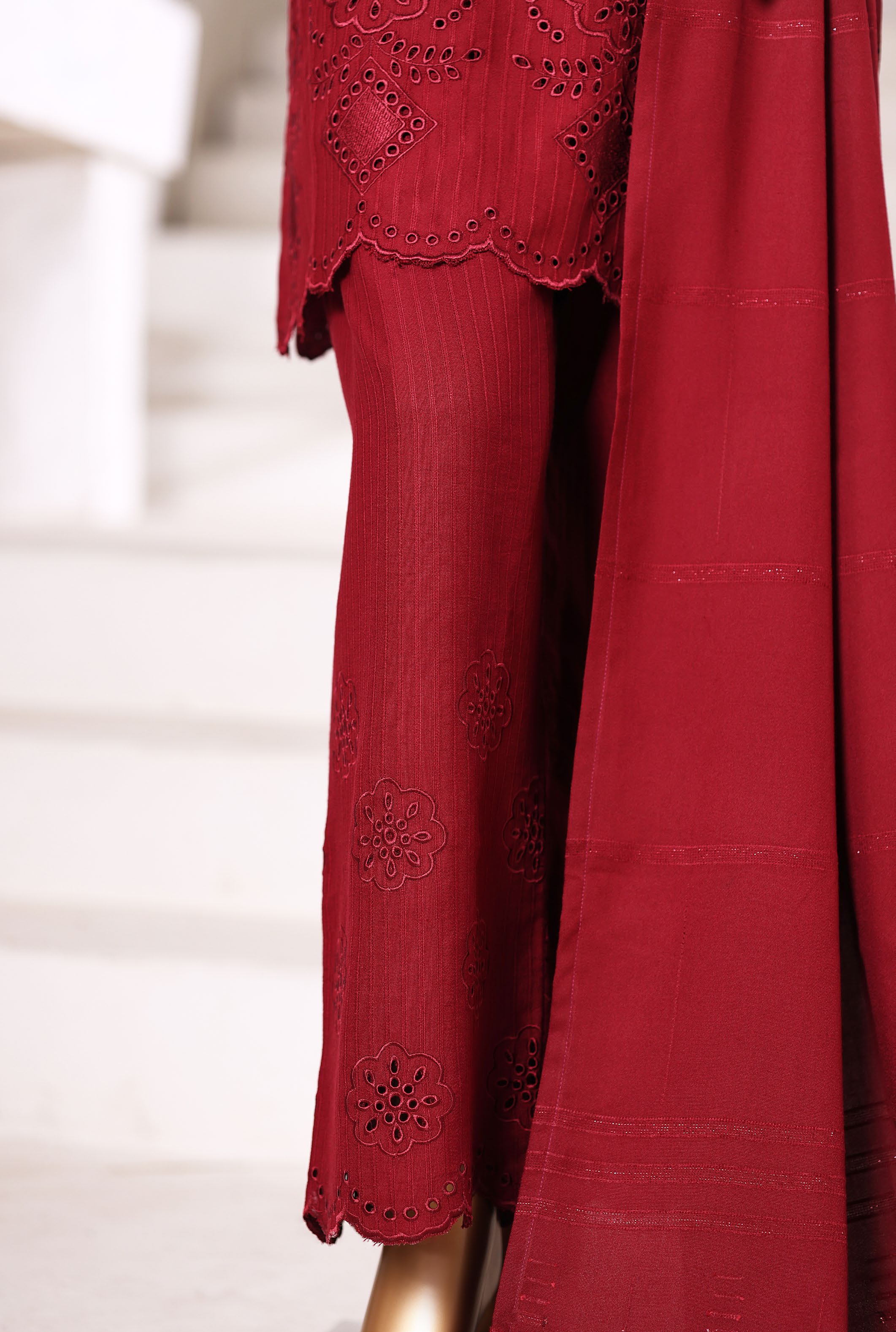 Sadabahar Stitched Vybe Winter Embroidery Dhanak 3Piece With Dhanak Shwal Collection 2025 SDES -02