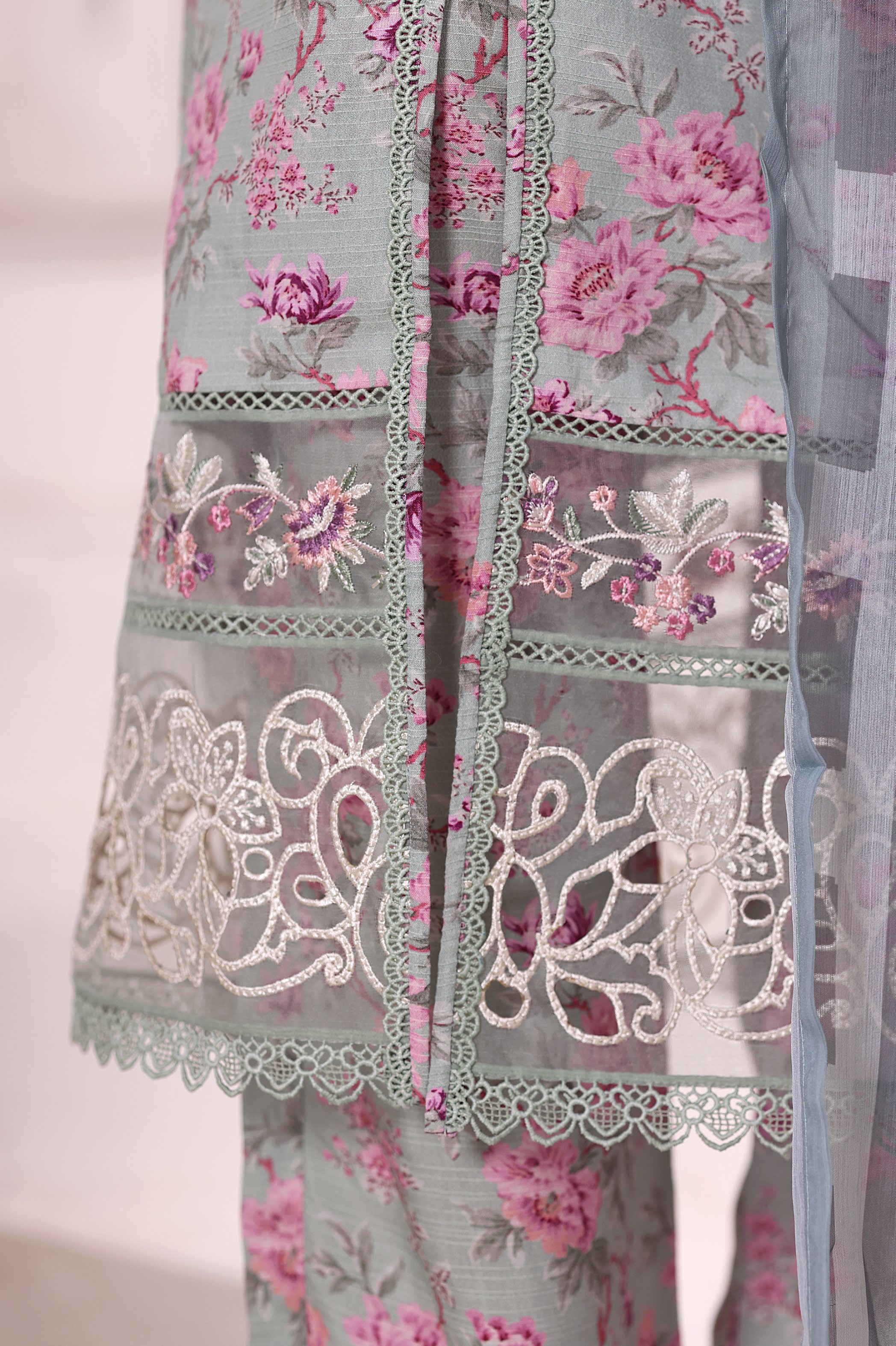 Sadabahar Malika Viscose Long Length With Chiffon Printed Dupatta 3Piece Stitched Collection 2025 Pista SDMVL- 004