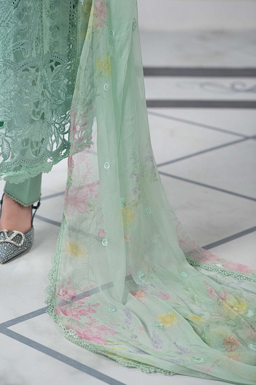 Maria B Luxury 3Piece Rtw Lawn Collection Collection 2025 MBLE-3203