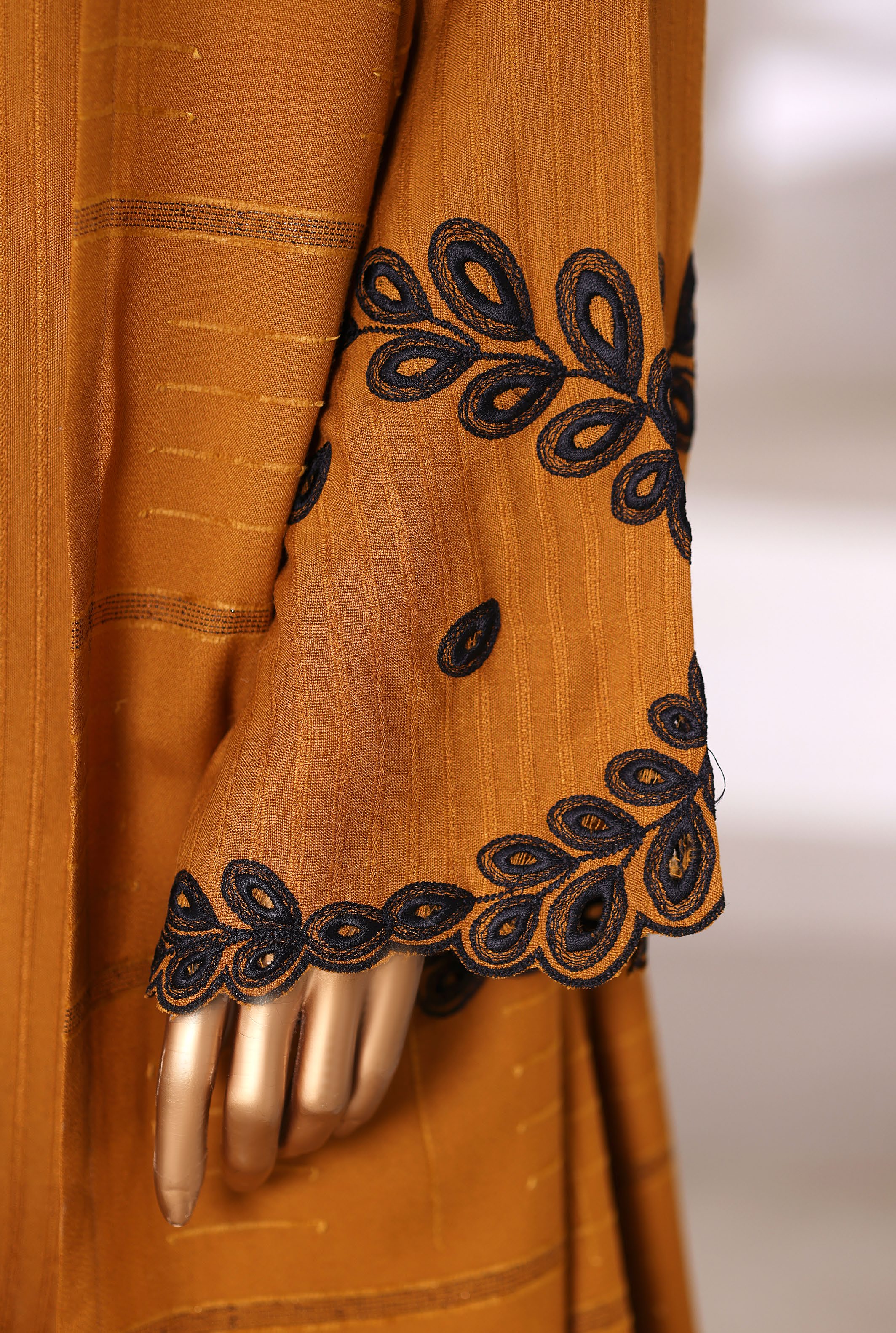 Sadabahar Stitched Vybe Winter Embroidery Dhanak 3Piece With Dhanak Shwal Collection 2025 SDES -03