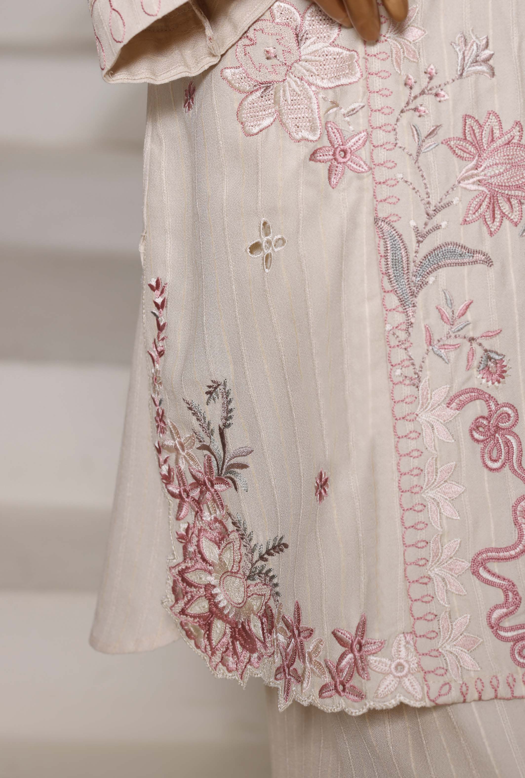 Sadabahar Stitched Winter Embroidery Dhanak 3Piece With Palachi Shwal Collection 2025 SDPL -03