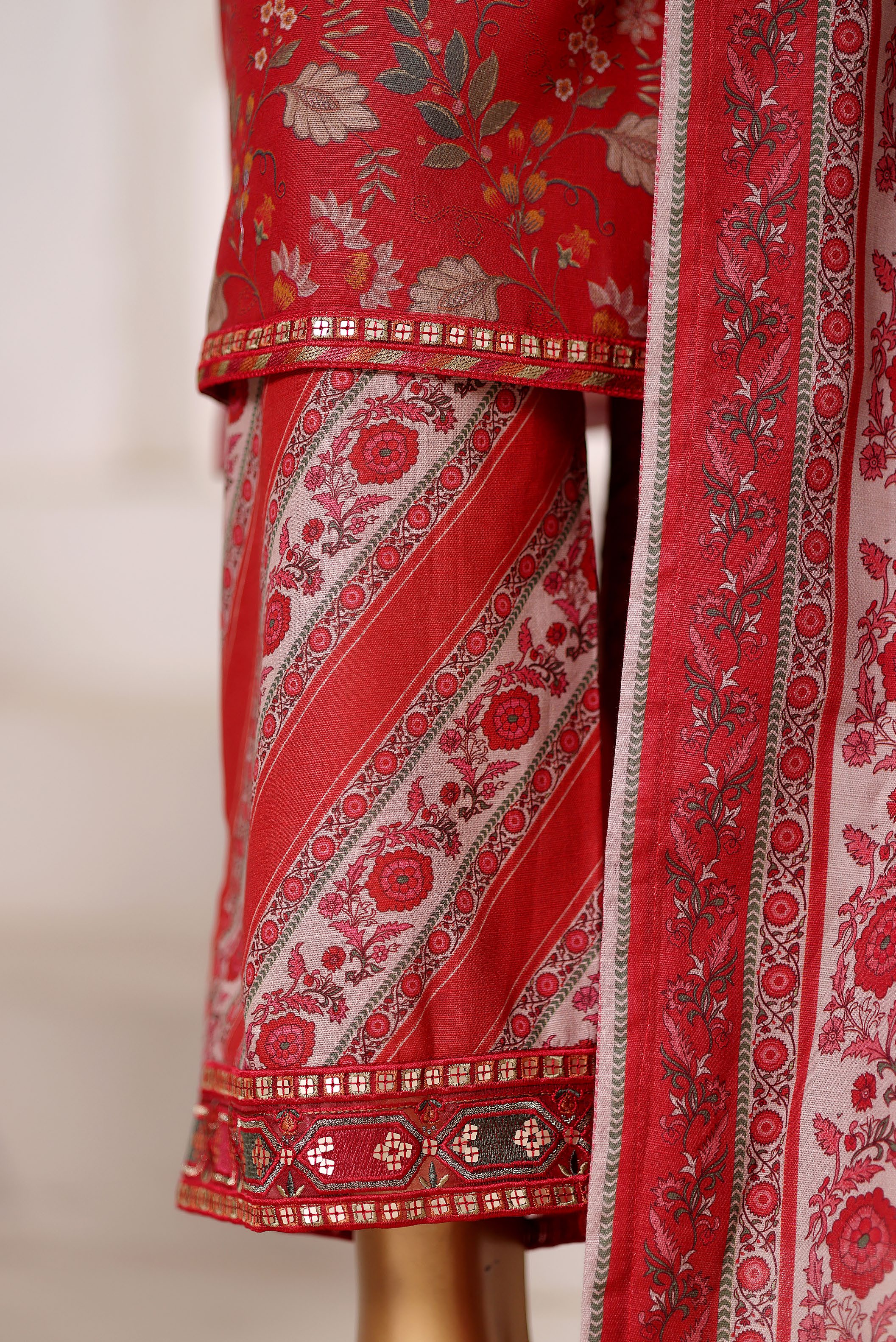 Sadabahar Malika Khaddar Short Length 3Piece Stitched Vol-02 Collection 2025. D-54 Red