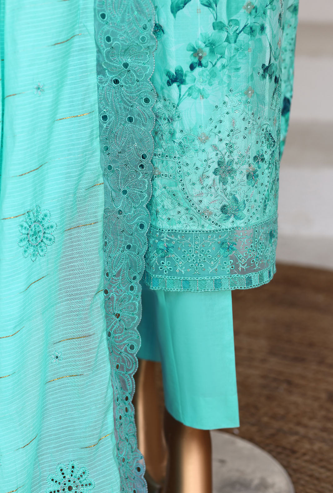 Ninokara by HZ Textiles Embroidered Jacquard Suit Unstitched 3 Piece Collection Vol-03 2026 D#-05