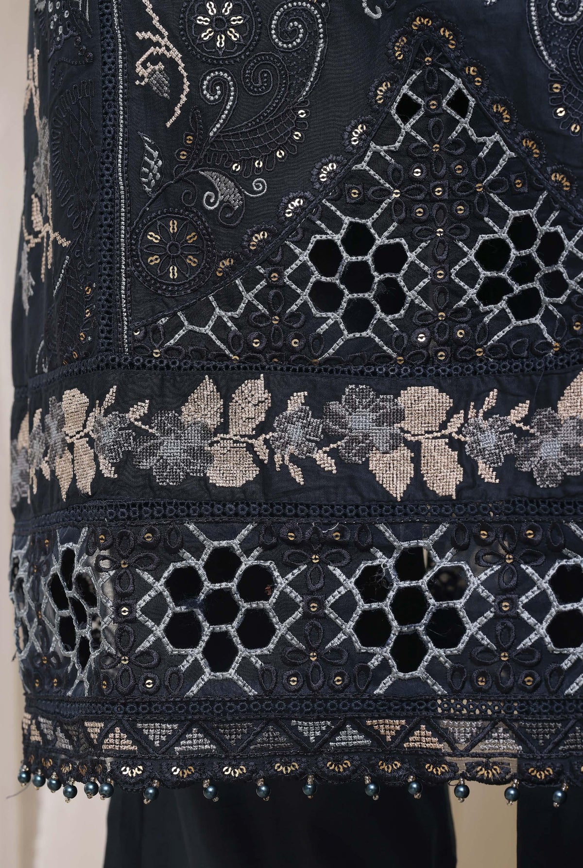 Sadabahar Luxury Slub Lawn Embroidery Stitched Vol-08 Collection 2026. LEL-1011