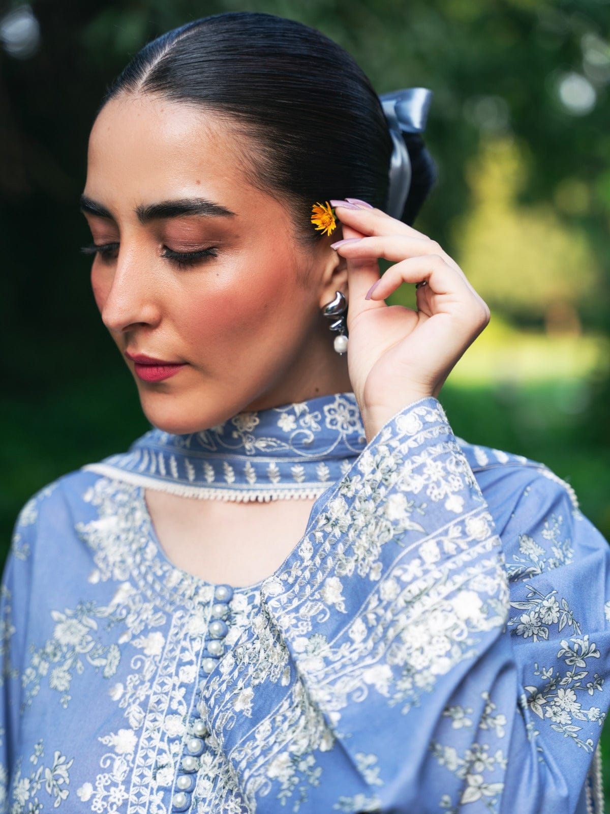 Agha Noor Luxury Lawn Embroidered Rtw 3Piece Collection 2025 AGLE-4201