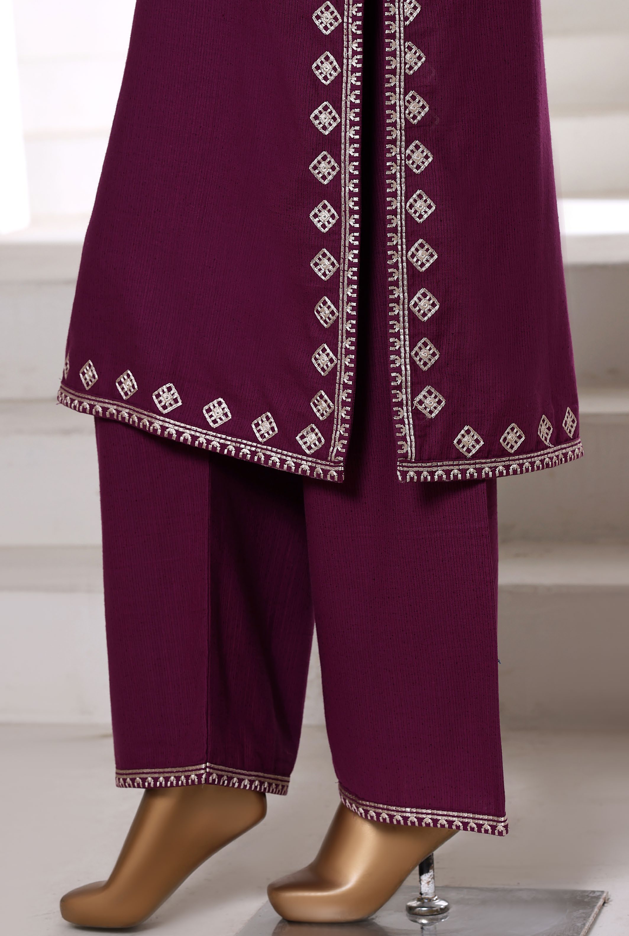 SADABAHAR Vybe Khaddar Embroidered Set 2PlECE STITCHED Vol-04 COLLECTION 2025 D-305 Purple