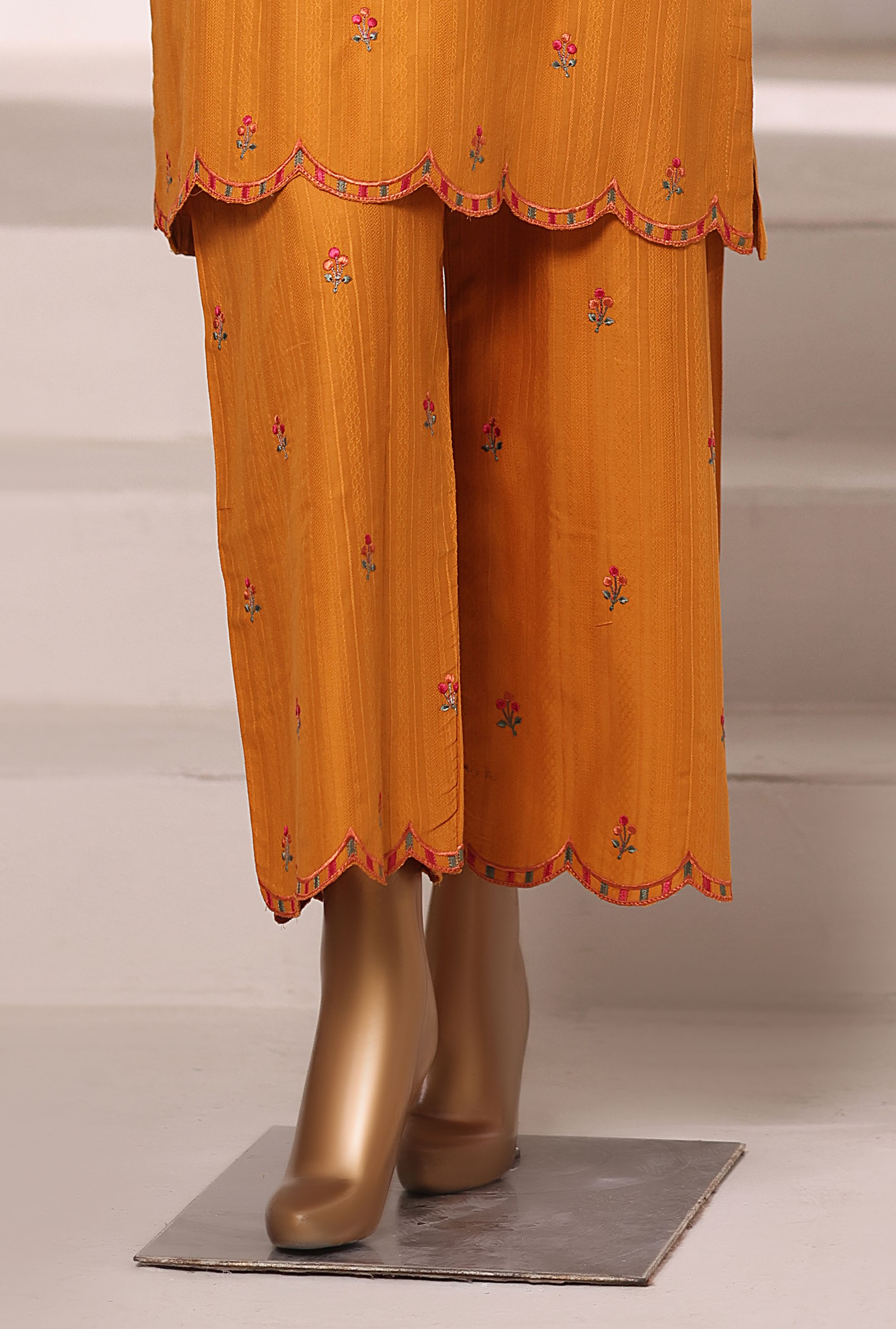 SADABAHAR Vybe Embroidered Set 2PlECE STITCHED COLLECTION 2025 D-404 Mustard