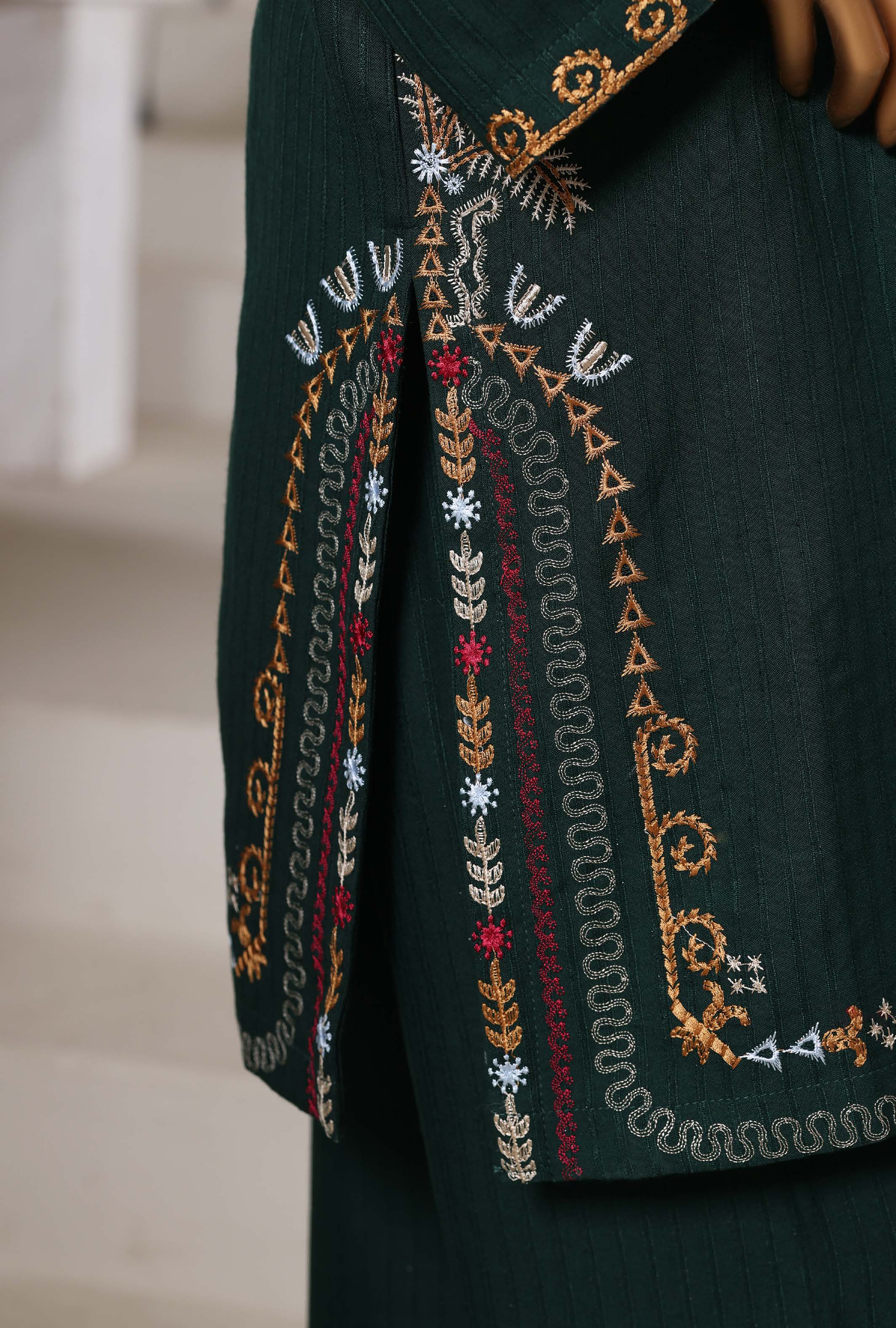 Sadabahar Stitched Winter Embroidery Dhanak 3Piece With Palachi Shwal Collection 2025 SDPL -05