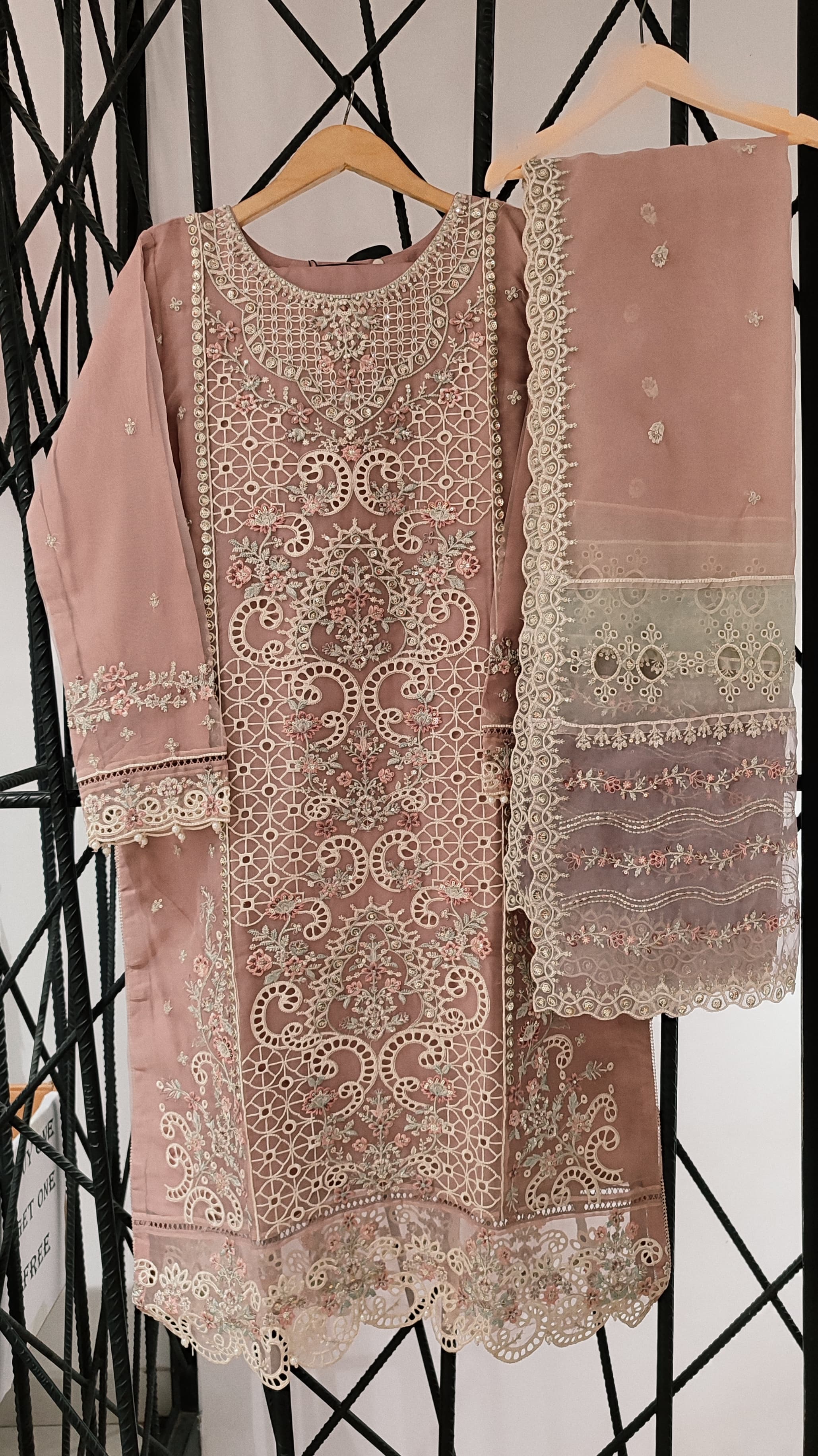 SADABAHAR LUXURY FORMAL FESTIVE °MAHPARA° ORGANZA EMBROIDERED 3PIECE STITCHED COLLECTION 2025 D-28