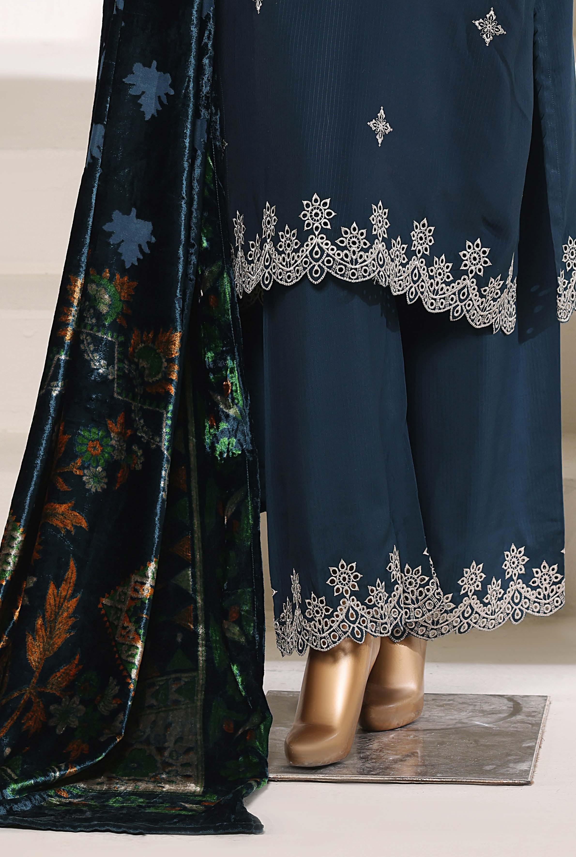 Sadabahar Stitched Embroidery Viscous 3Piece With Palachi Shwal Collection 2025 LEVP -04