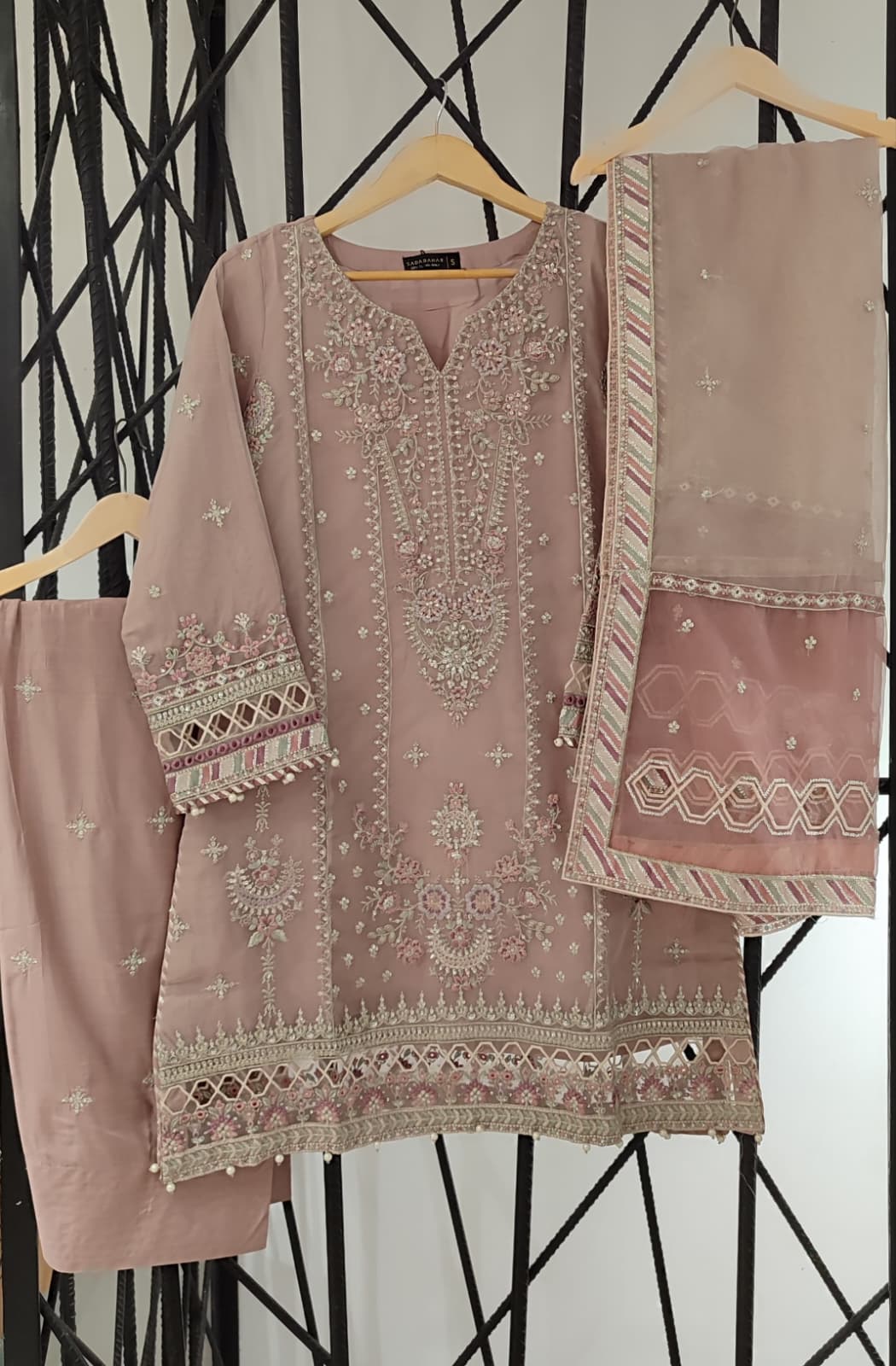 SADABAHAR LUXURY FORMAL FESTIVE °MAHPARA° ORGANZA EMBROIDERED 3PIECE STITCHED COLLECTION 2025 D#-54