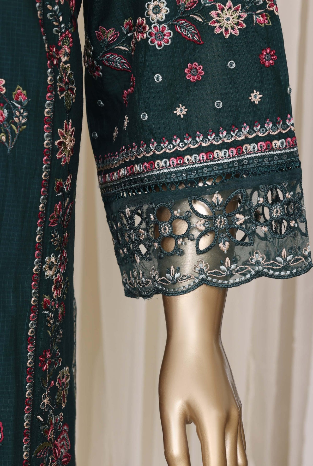 Sadabahar Luxury Slub Lawn Embroidery Stitched Vol-08 Collection 2026. LEL-1002