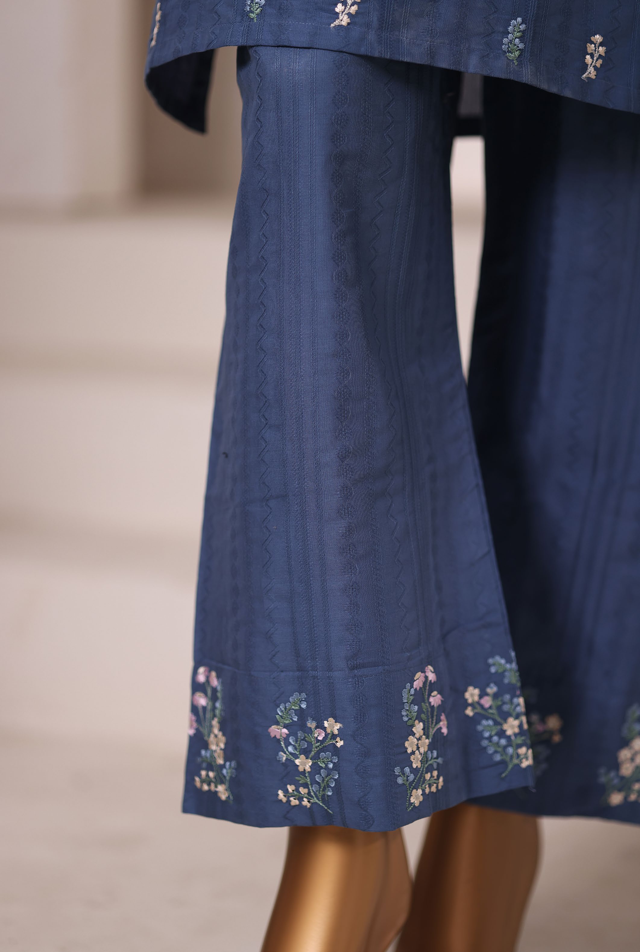 SADABAHAR Vybe Embroidered Set 2PlECE STITCHED COLLECTION 2025 D-402 Blue