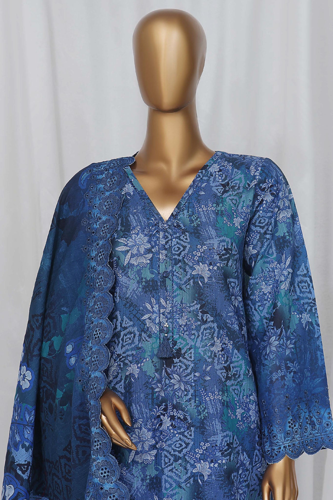 SADABAHAR RTW FUSION LASER CHICKENKARI EMBROIDERED KHADDAR 3PIECE COLLECTION 2026 SFKE -08