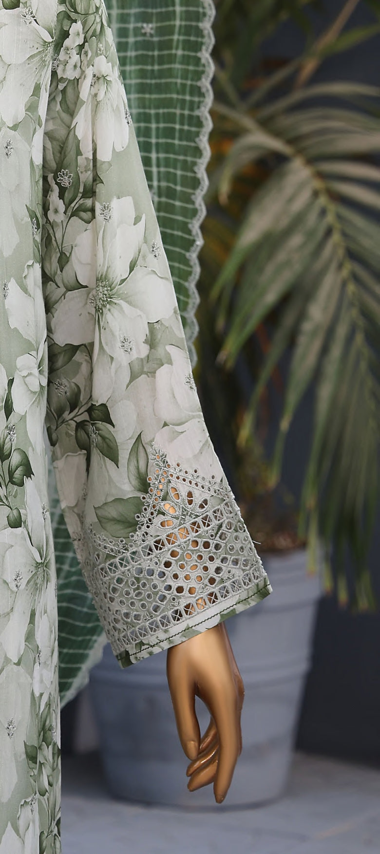 HZ Luxury Majestic Raw Silk Embroidery 3Piece Stitched COLLECTION 2025 D-03