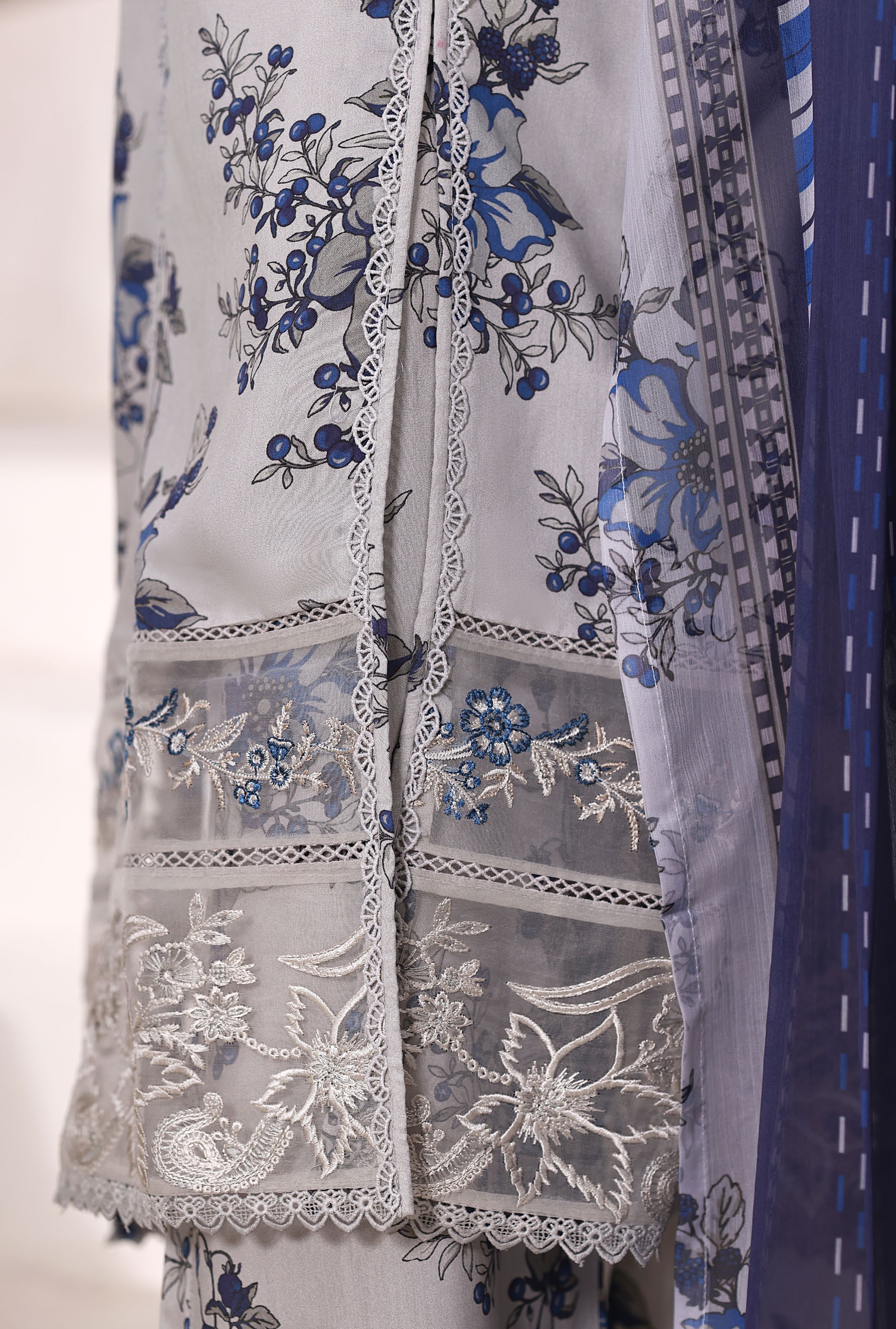 Sadabahar Malika Viscose Long Length With Chiffon Printed Dupatta 3Piece Stitched Collection 2025 Light Grey SDMVL- 005