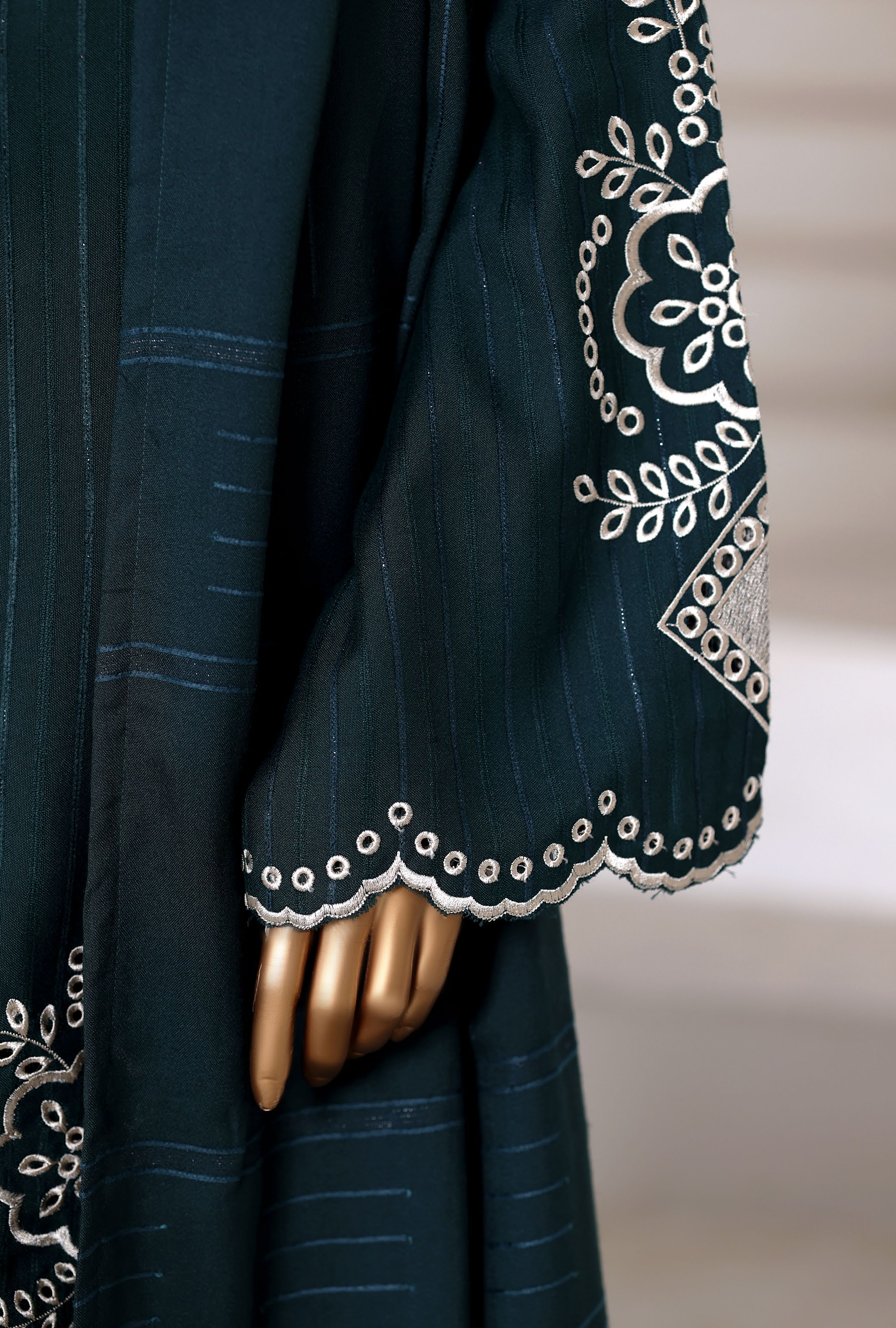 Sadabahar Stitched Vybe Winter Embroidery Dhanak 3Piece With Dhanak Shwal Collection 2025 SDES -05
